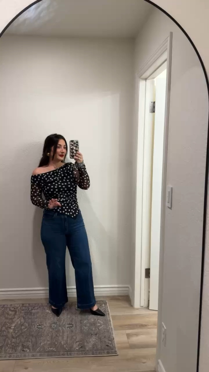 Feeling chic in this polka dot top and favorite designer jeans! Petite friendly! 

Top size small, Jeans size 27 (5'0" 140lbs)


#LTKSaleAlert #LTKootd #LTKPetite