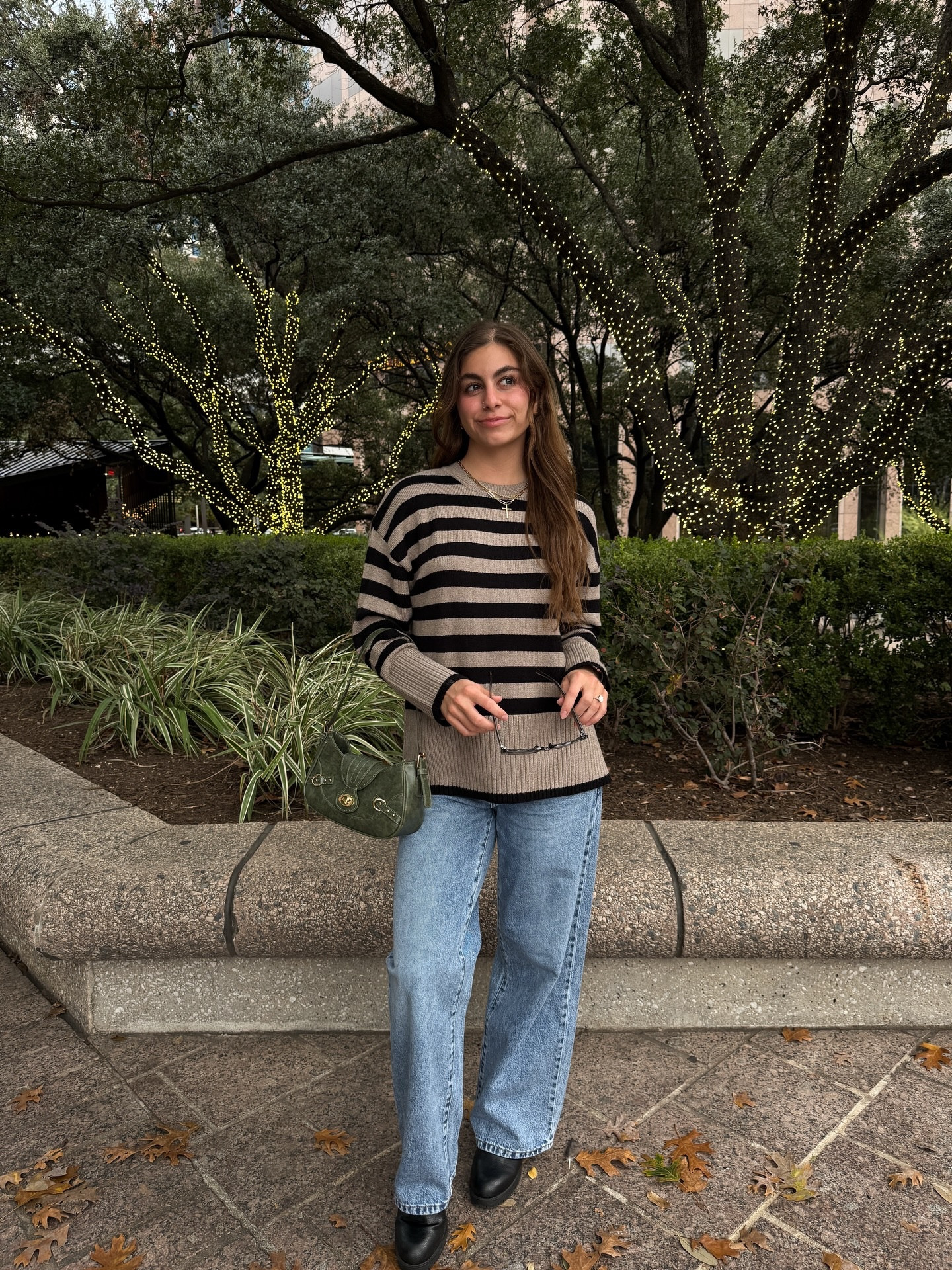 fall dinner fit last night 🤎🧸

thrifted these jeans for $12 & i'm so happy about it!! 😁 have a happy saturday friends :).