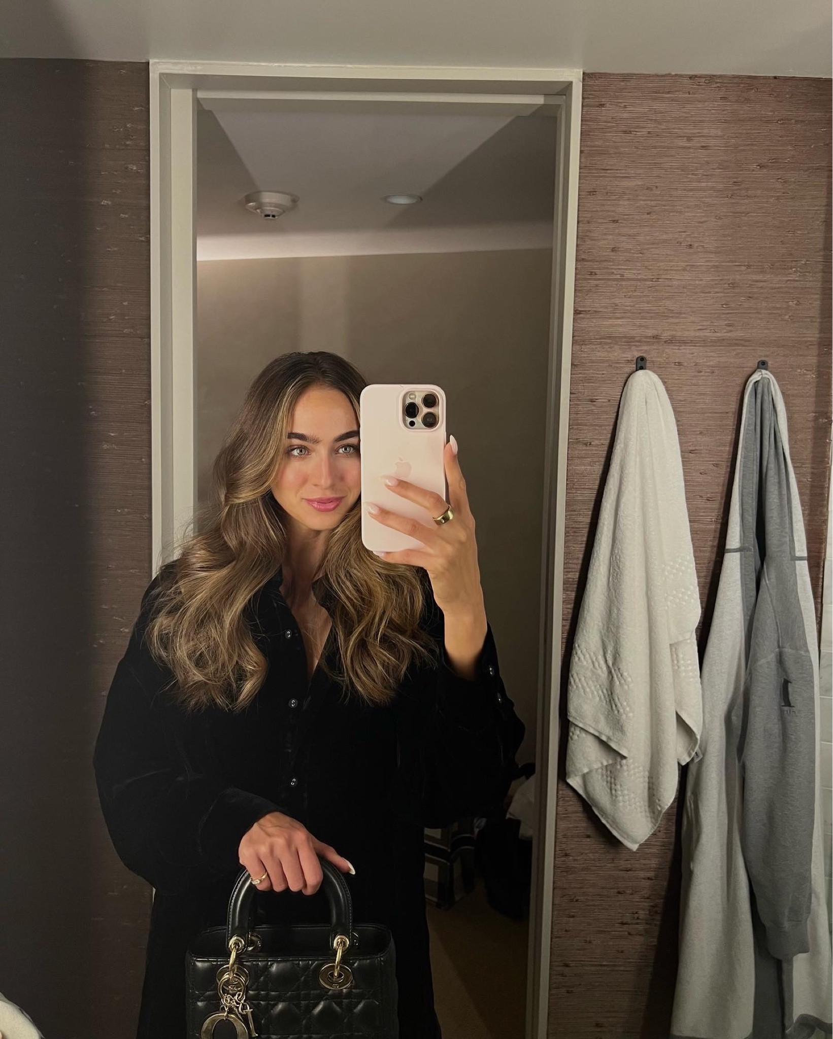 E’s LA night out outfit 

#LTKfit #LTKSeasonal #LTKunder100