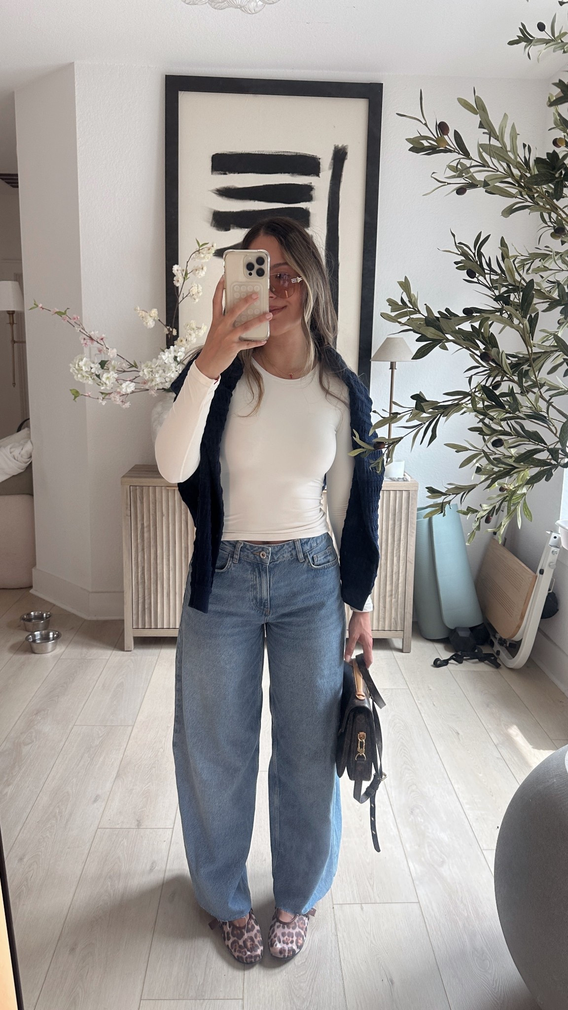 Top XS 
Jeans TTS 
Shoes size up