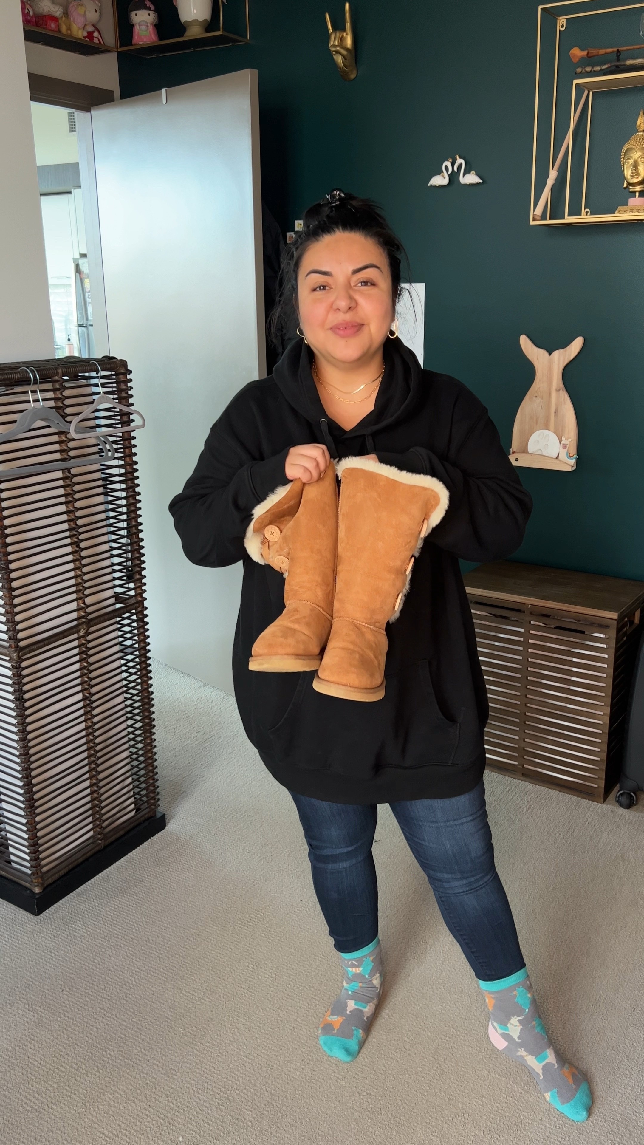 Comfy outfit to get errands done. In today’s list : lymphatic masaage, picking up my husband, followed by picking up boba tea ans hanging out with our friend! 

#letsgetready #ootd #wearwhatyouwant #fashion #inspiration #fyp #fallfitcheck #fypシ #latina #latinacreator #portland #outfit #grwm

Fit listed on LTK
Faja: @Amazon 
Pants: Celebrity Pink Jeans from @Macy’s 
Sweater: @target 
Shoes: @UGG® 
Foam & ab board: Amazon
Perfume: Giorgio Armani & @Jo Malone London 
Accessories: @Jared Jewelers @Tory Burch 

#LTKcurves #LTKfit #LTKstyletip