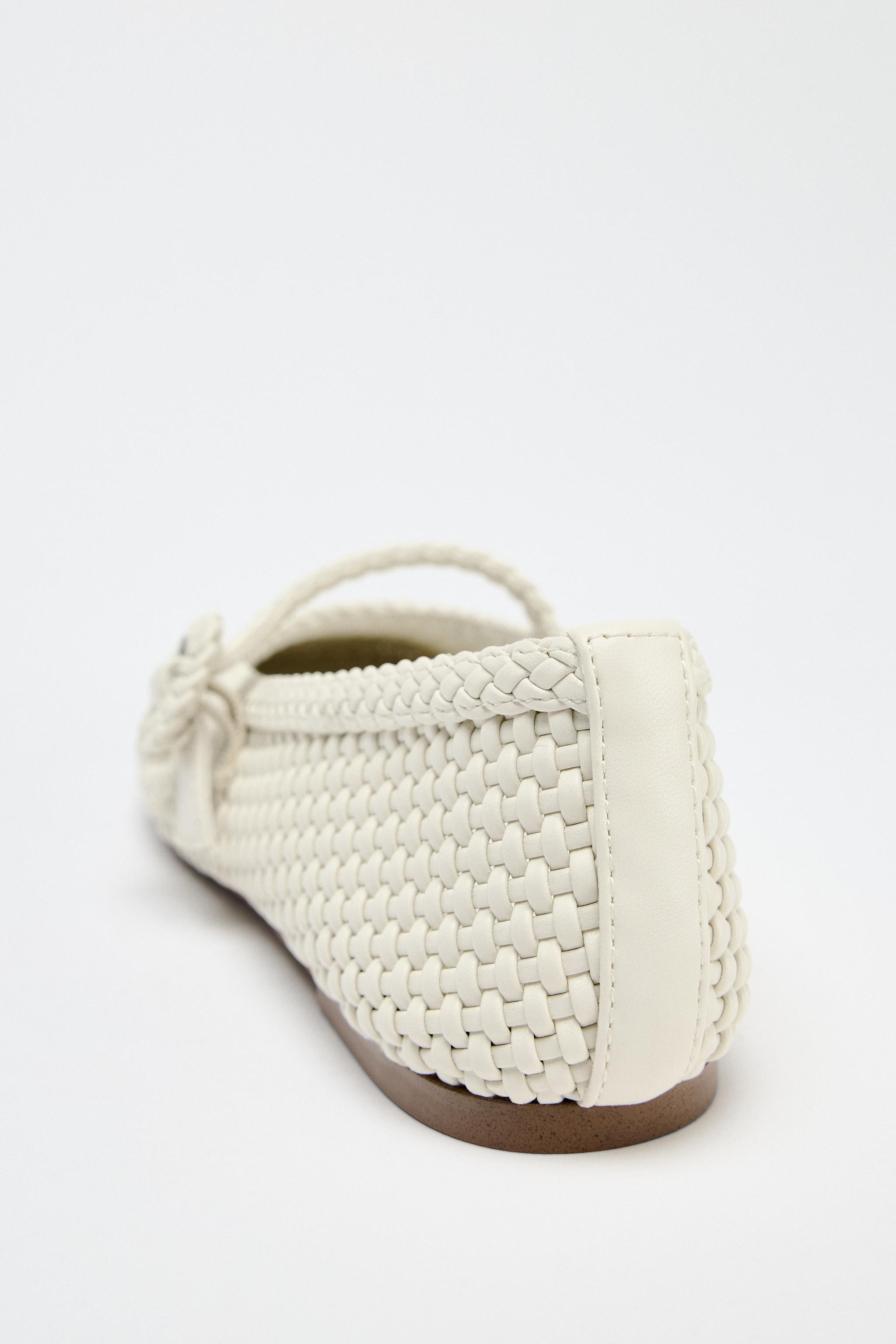Braided ballet flats. Buckle strap at the front. Round toe. Sole height: 0.2 inches (0.5 cm) | Zara US