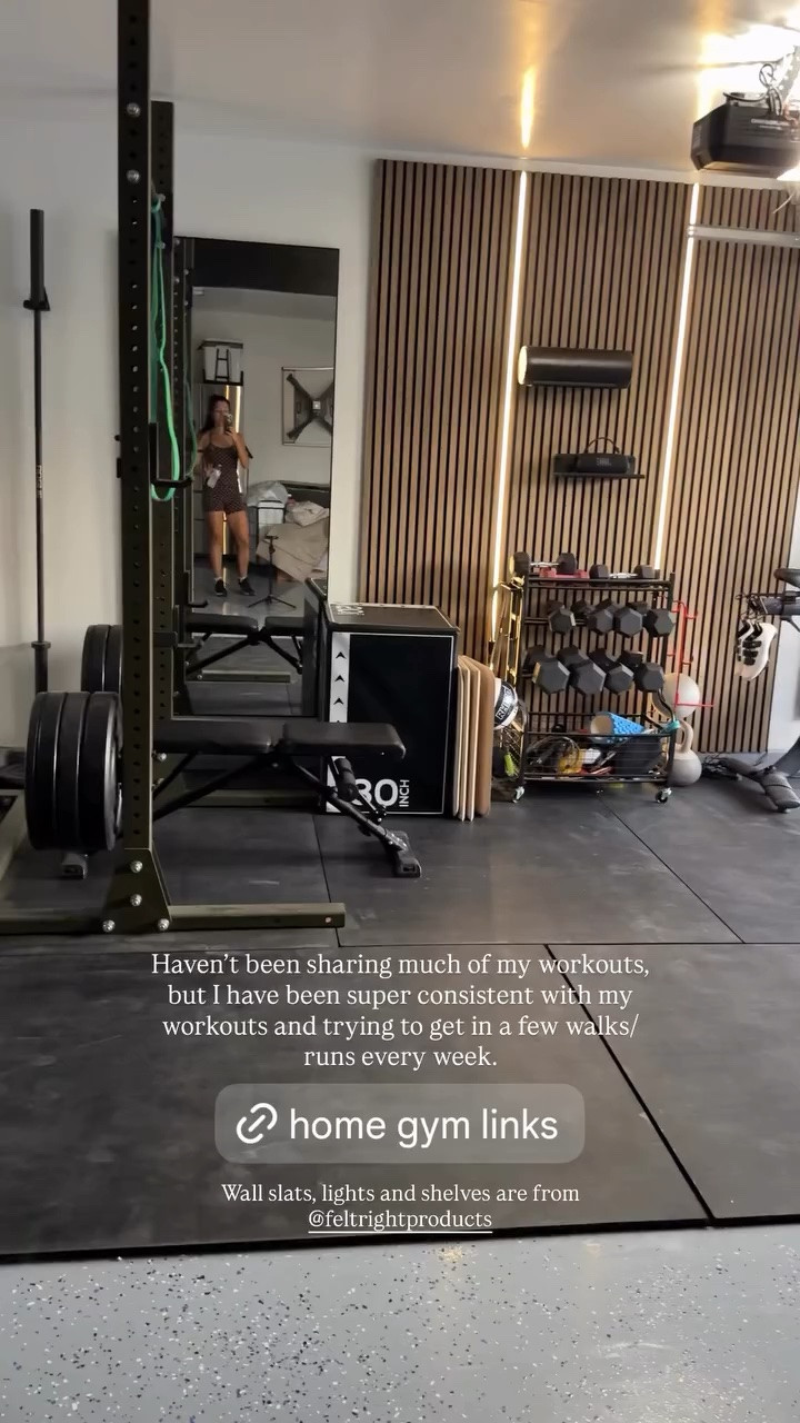 Haven’t been sharing much of my workouts, but I have been super consistent with my workouts and trying to get in a few walks/runs every week.  Wall slats, lights and shelves are from @feltrightproducts