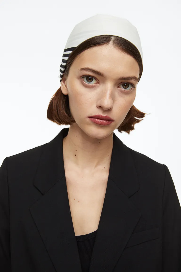 Satin scarf | H&M (UK, MY, IN, SG, PH, TW, HK)