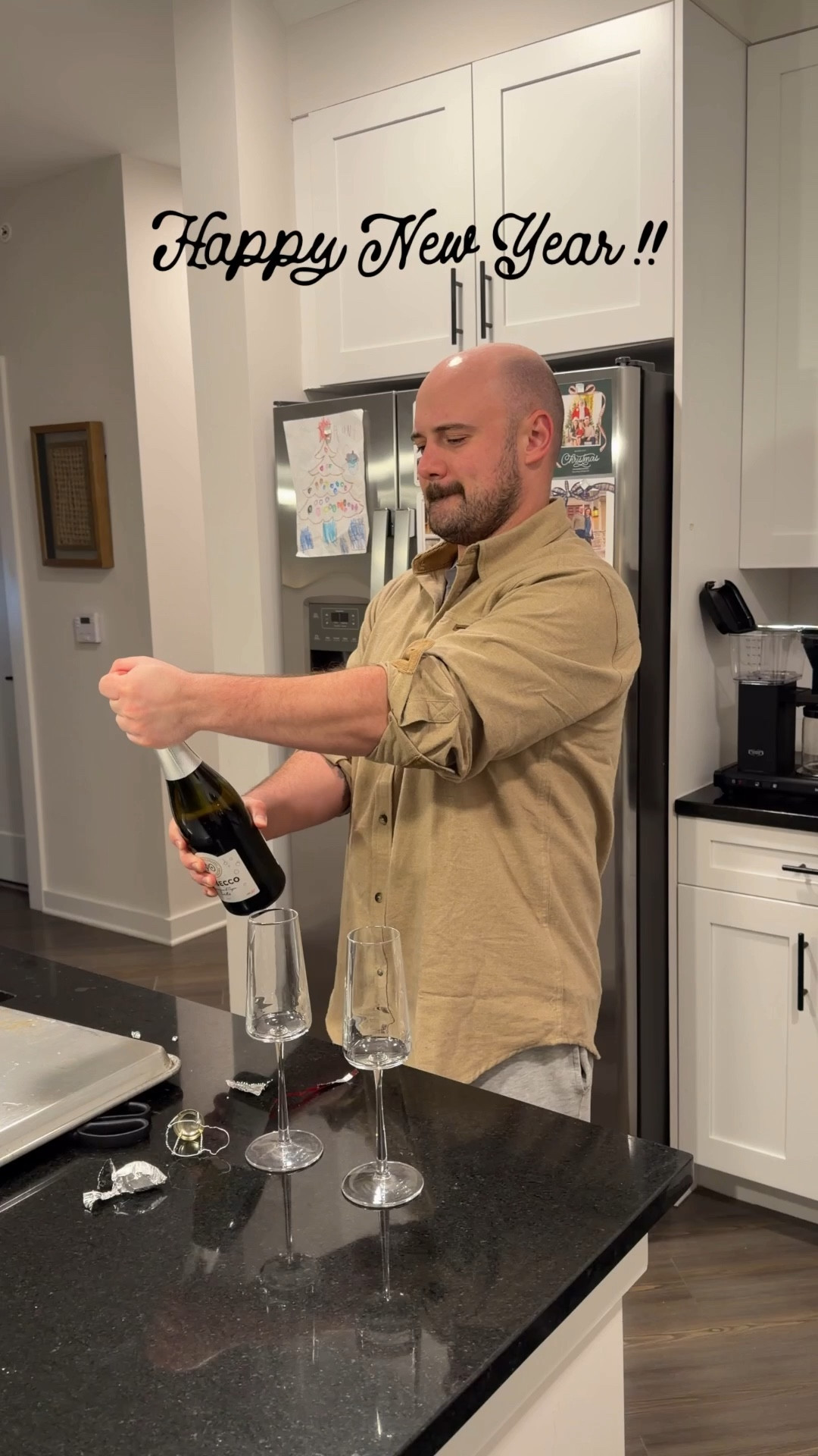 Our simple New Year’s Eve at home 🥂🎇 Bottle of prosecco, wheel of Brie, and college football were the recipe for a perfect evening!! Happy new year!! 🤍