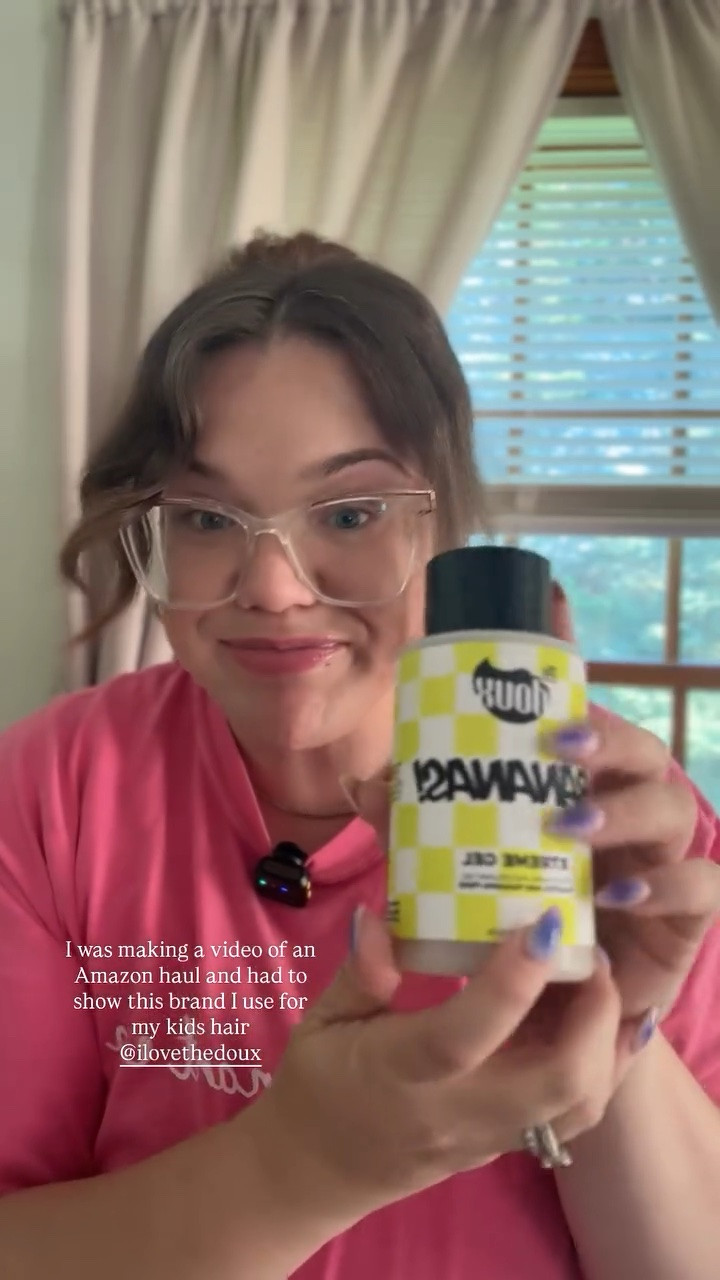 I was making a video of an Amazon haul and had to show this brand I use for my kids hair @ilovethedoux
