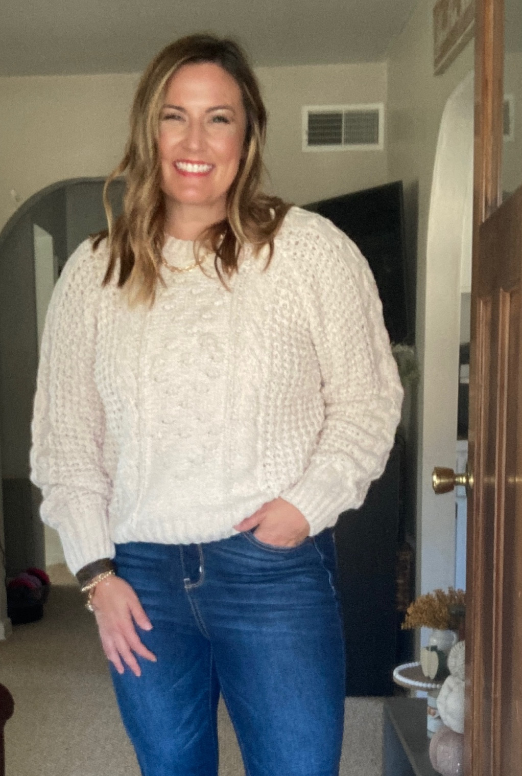 This sweater is so soft (sorry for the bad angle) 

This is a cropped sweater-I sized up to an xl to avoid the cropped look. Code ASHLEYHARVEY15 save you 15% 

#LTKfindsunder50 #LTKstyletip #LTKmidsize