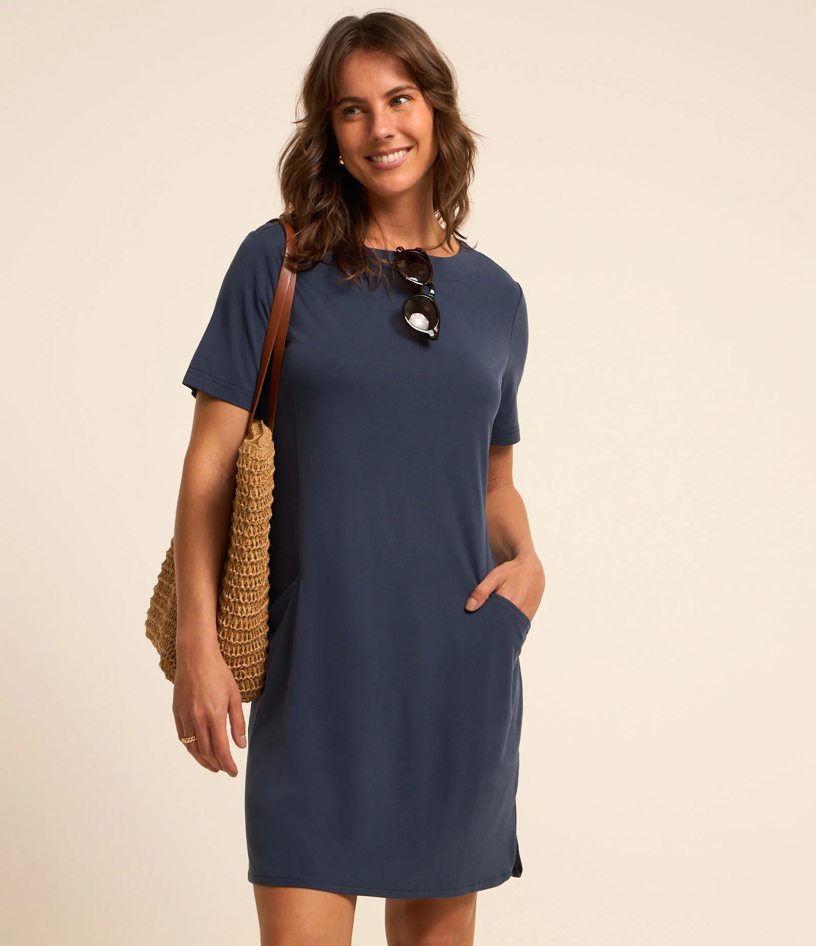 Vestido T-shirt Curto em Viscose com Bolsos Laterais Azul - Lojas Renner | Renner (BR)