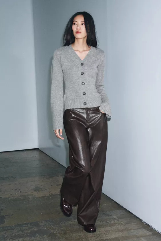 Jacket with main fabric made of 100% wool yarn. Featuring a V-neck and long sleeves with eva deta... | Zara UK