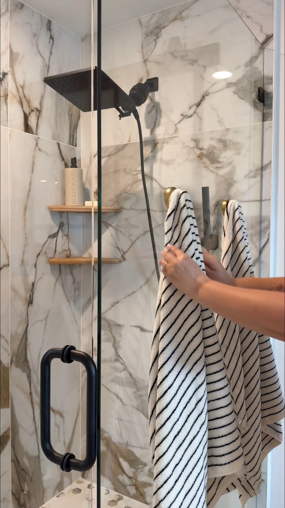 Bathroom refresh ❤️





Bathroom makeover | soap dispensers | neutral home decor | wal art | minimal | faux greenery | plants | bath towels | shower curtain | home design | interior decor | home remodel | new home | guest bathroom

#LTKHome