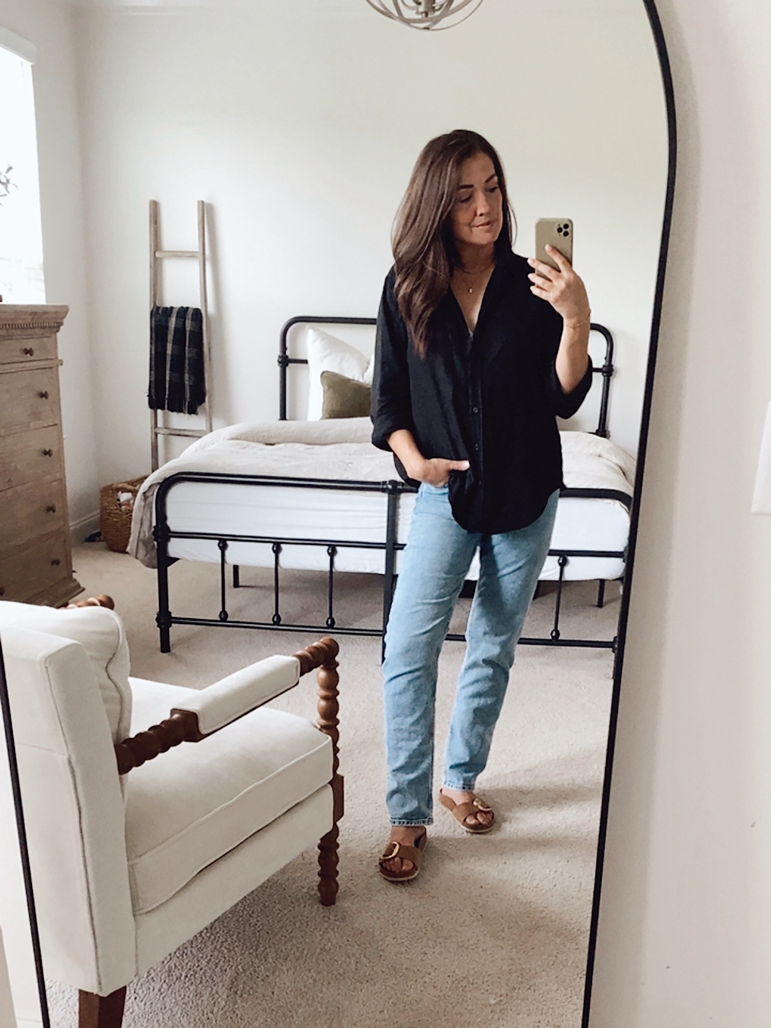 Proof that getting dressed doesn’t have to be complicated. A good pair of jeans (90’s denim from GAP), oversized linen button down (also GAP), and Birkenstocks. Same formula, different day.

#LTKootd #LTKSeasonal #LTKOver40