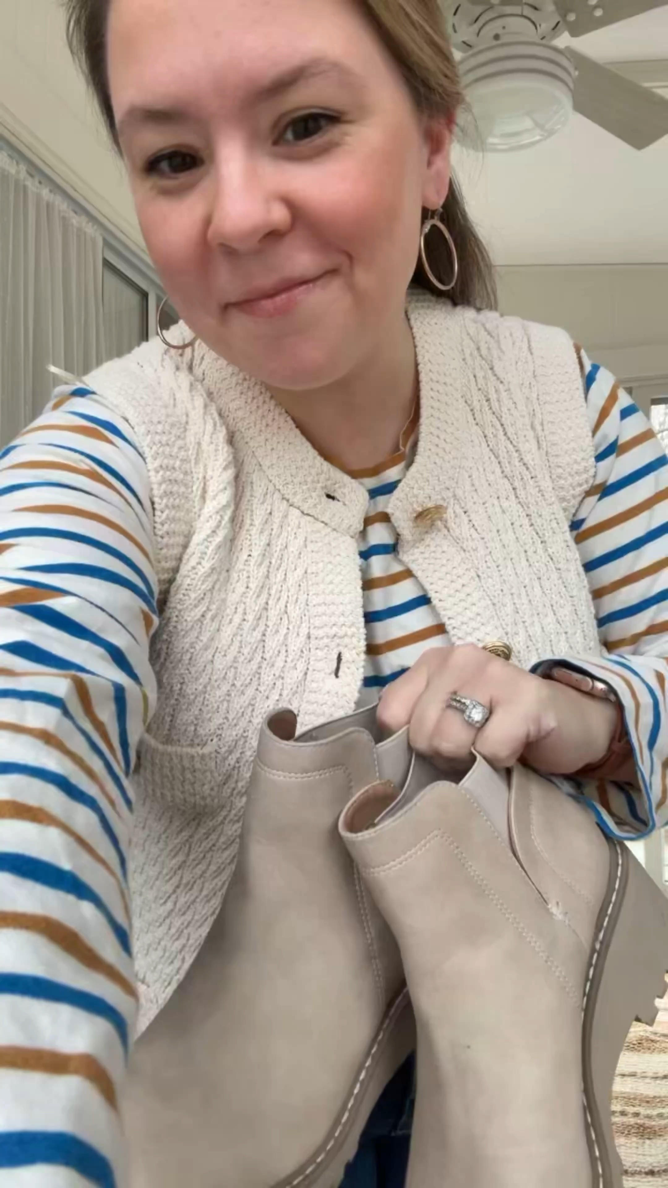 January OOTD challenge!

Dolce vita cream booties
Cream knit vest
Dark wash flare jeans 
Kule striped shirt 


#LTKSeasonal