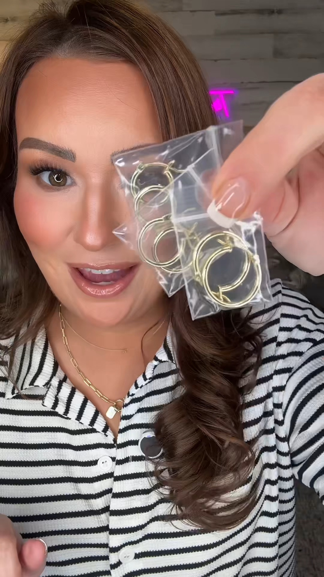 I’m a sucker for some hoop earrings! 

#LTKGiftGuide #LTKMostLoved #LTKStyleTip