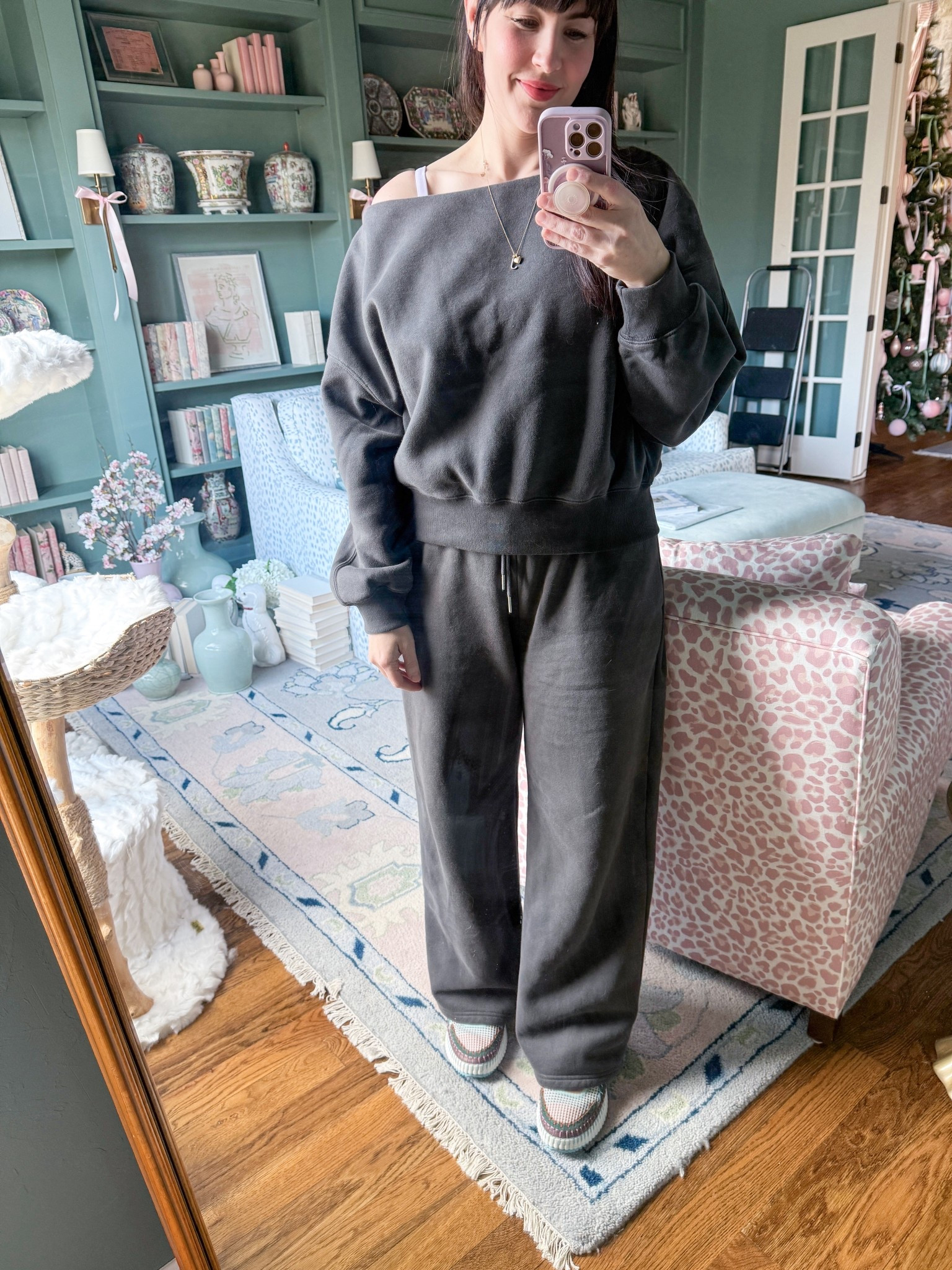 Casual two piece charcoal gray sweat set 


#LTKFindsUnder100 #LTKOver40 #LTKTravel