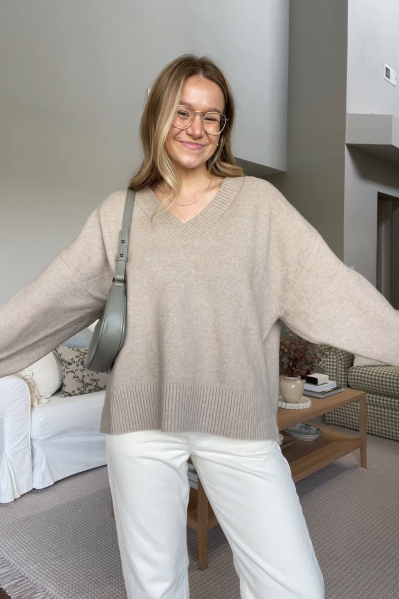 Sweater is Glassons wearing a large. Pants are Levi’s TTS runs slightly large. Bag is Ela handbags. Shoes are Franco Sarto