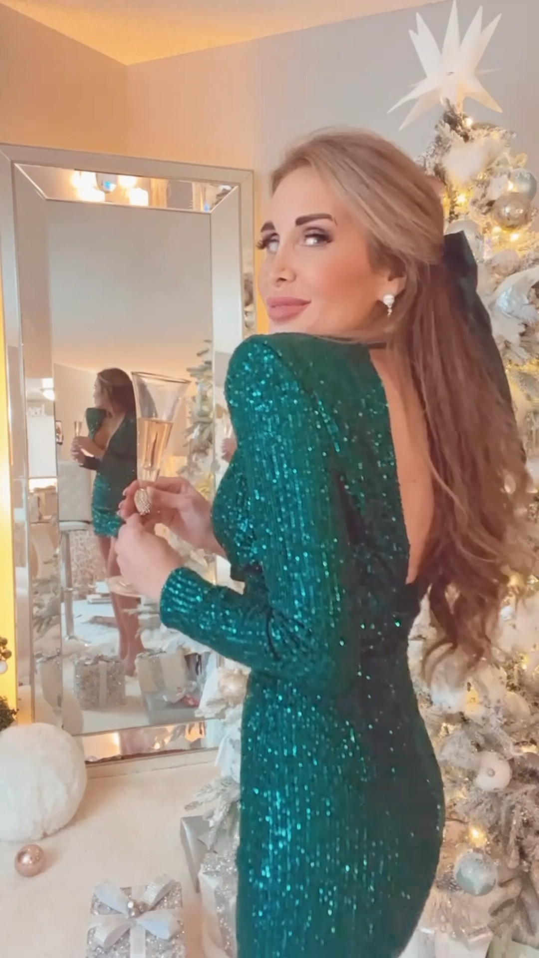 Wore this beautiful green dress to a Christmas 🎄 party tonight and I felt like royalty 👸🏻 in it! Would you believe me if I told you it was less than $40? I didn’t think so.  My matching green bow is an Amazon find.  Details on where to snag them both (plus my gorgeous earrings and necklace set) up next 😉 
#LTKHoliday

#LTKSeasonal #LTKGiftGuide