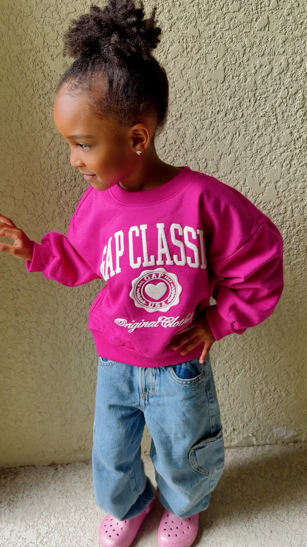 Girls Fall Outfit perfect for sweater weather and beyond. 

Gap Kids Sweatshirt and Jeans with cozy lined crocs is a WIN! 

Crocs
gap
Toddler girls 
Girls fall outfit 

#LTKSaleAlert #LTKKids #LTKStyleTip