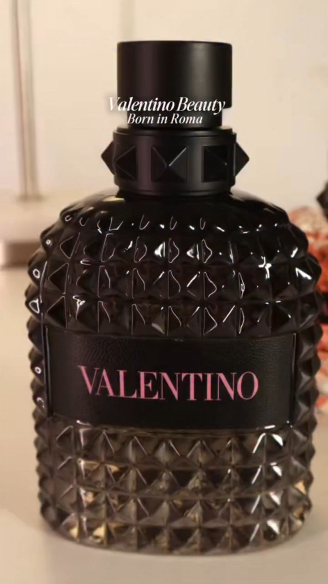 When night falls in Rome, intensity takes over ✨ Meet Valentino His & Hers — Born in Roma 🤍
Two fragrances inspired by the electric energy of the eternal city after dark.
Born in Roma Uomo is deep, magnetic, and seductive — a bold fougère woody ambery scent with an extradose of vetiver, spicy notes, and lavandin that feels powerful and confident.
Born in Roma Donna is rich, addictive, and unforgettable — a floral-ambery fragrance elevated by an extradose of vanilla and intoxicating liquor-like notes of rhum and cassis.
Together, they’re intense, elegant, and absolutely gorgeous — the perfect duo for nights that deserve to be remembered. Which one are you drawn to — the bold intensity of Uomo or the addictive warmth of Donna? ✨
Thank you @valentino.beauty for this beautiful gift 🤍 Now available at Valentino Beauty and @sephora
#GiftedByValentinoBeauty #ValentinoBeauty #BornInRoma #HisAndHers #LuxuryFragrance PerfumeLovers ScentOfTheNight