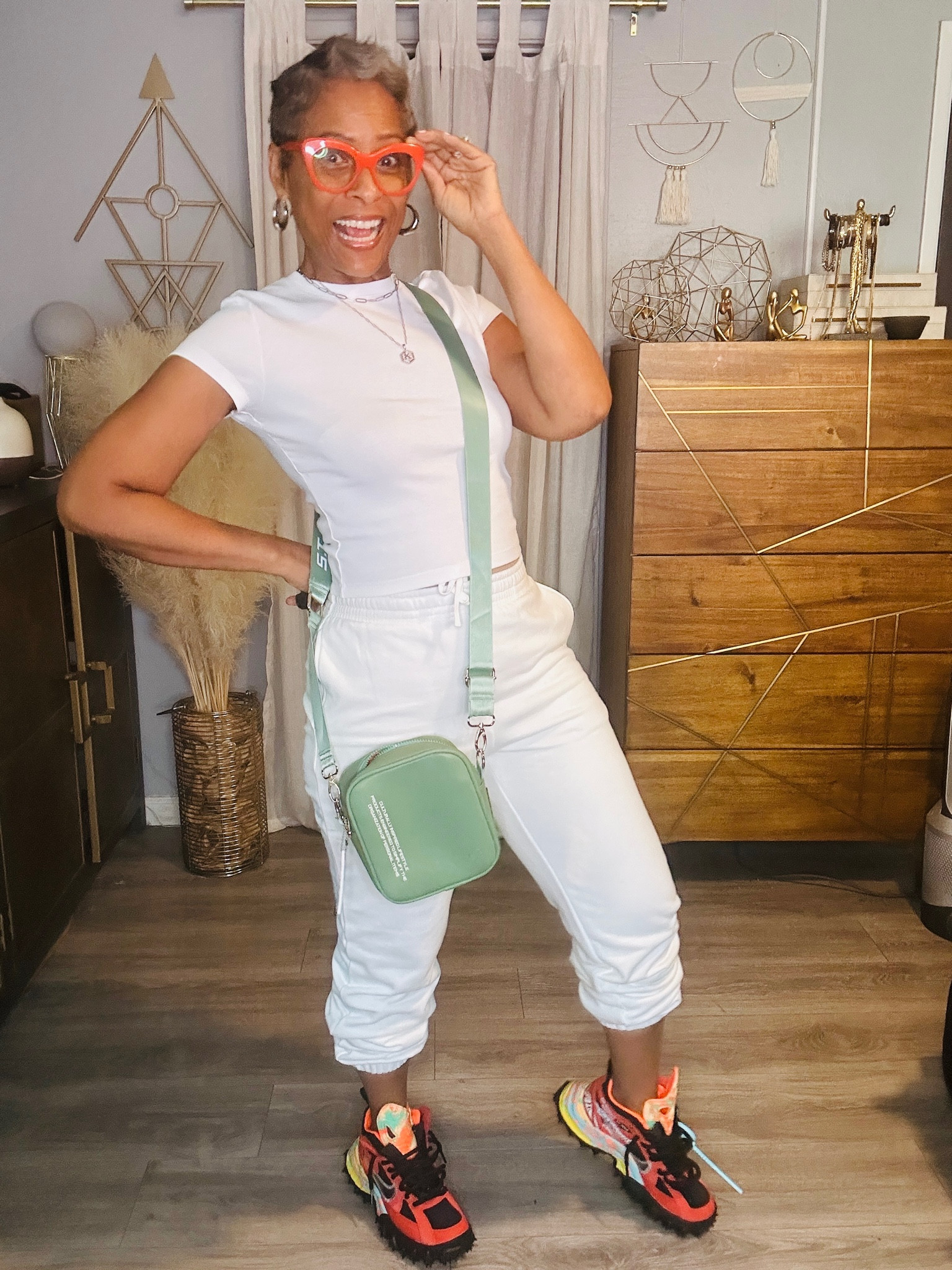 Uniqlo Sweats 

Bag: https://thestablegoods.com/