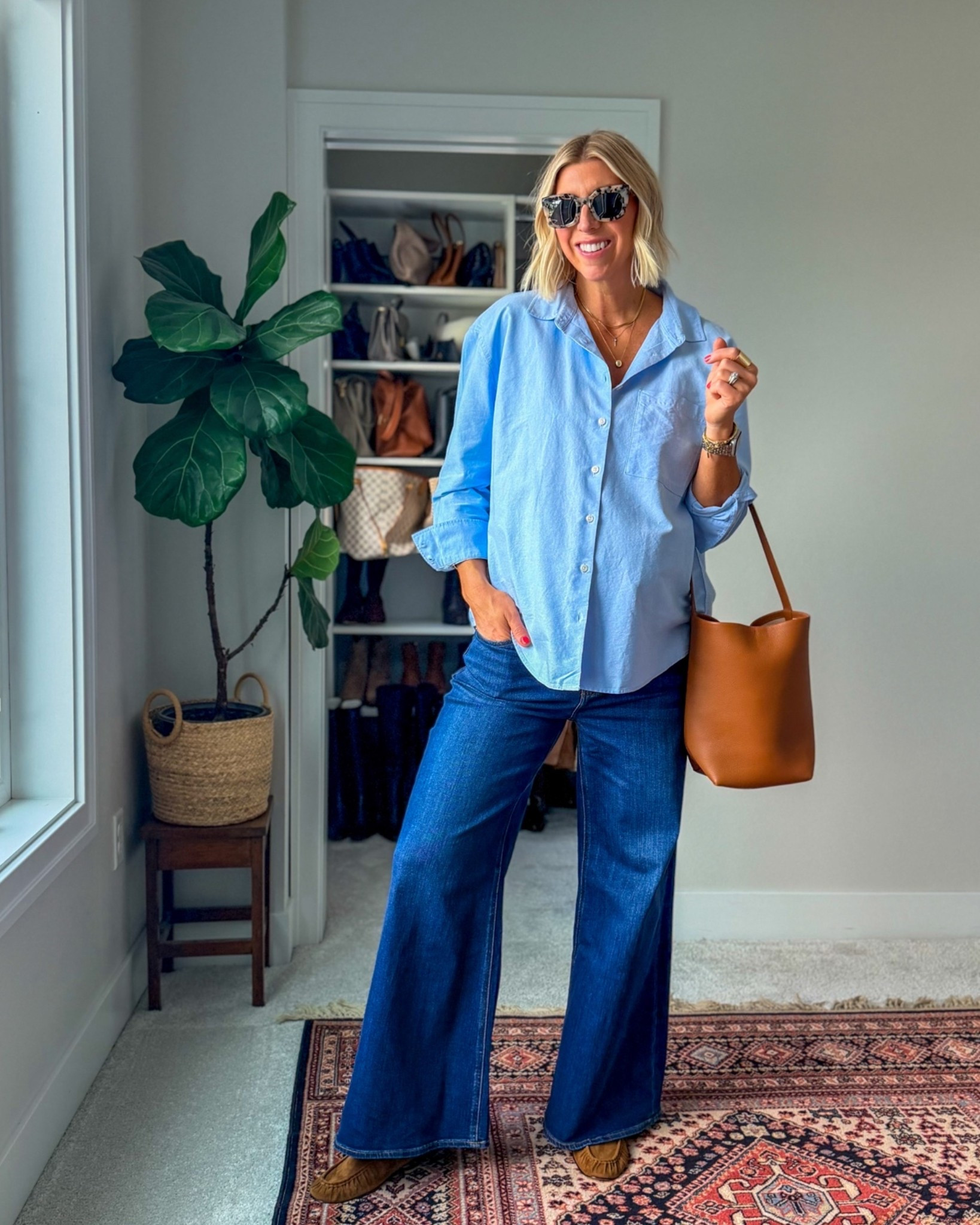 If I could recommend one amazing pair of dark wash widely jeans for this fall, it would be these.

Easy to dress up, the extra wide leg cut is so comfortable, and modern, the mid rise is perfectly flattering, and they has the right amount of stretch without losing their shape👏🏻

I’m 5’10” wearing a size 31 (I’m 29 weeks pregnant) they works perfectly under my bump. 
￼

#LTKootd #LTKOver40 #LTKMidsize