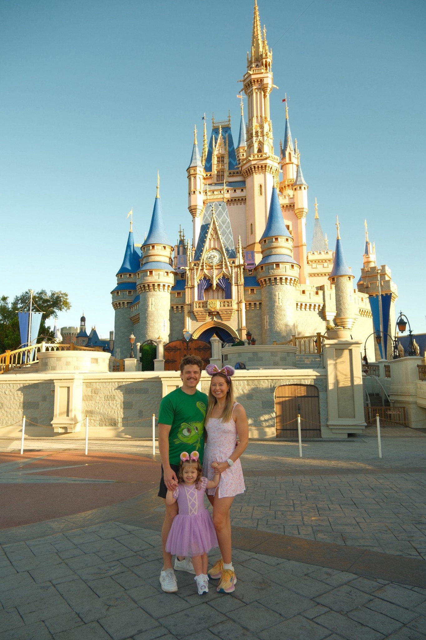 Disney outfits for mom (+ dad) and toddler 👑