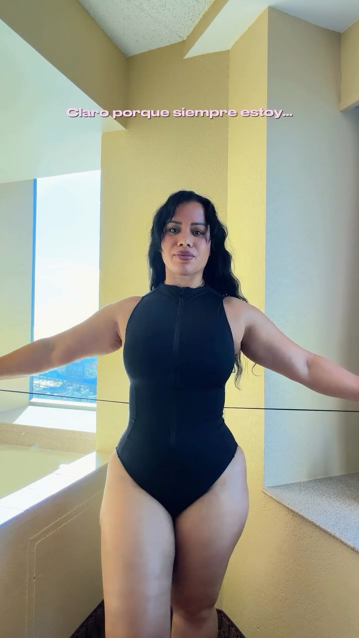Siempre devorando con @ta3 . Comenta “lo quiero” y te envío el link enseguida 🙂‍↔️✨💖 #midsizestyle #swimwear #ta3 #outfitinspo