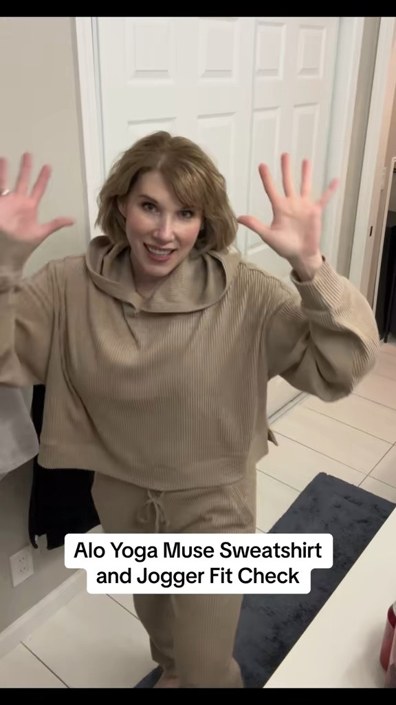This is my favorite set from Alo Yoga.. their muse sets. I own 4 colors!! 

#LTKStyleTip #LTKActive #LTKOver40
