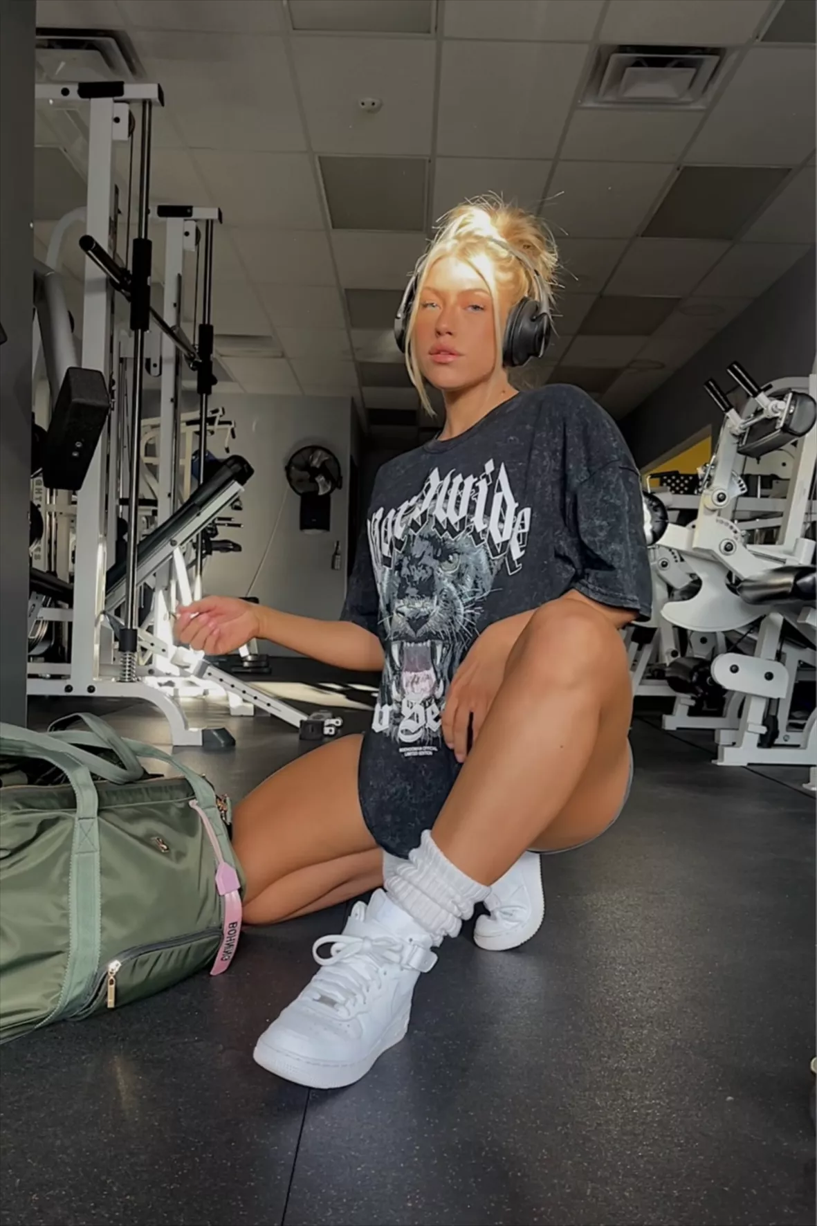 Buffbunny new fits, yikes!! Will anyone buy? (not snark on Bailey, just the  Buffbunny) : r/gymsnark