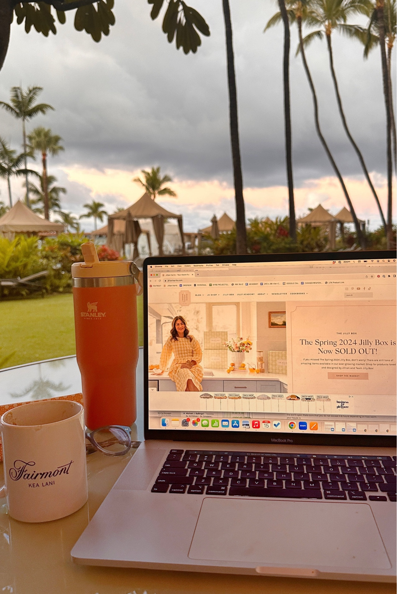 If you’ve been following me for a while, you’ll know that I bring this @stanley_brand IceFlow Tumbler everywhere with me! It’s such a game changer for travelling. #StanleyPartner