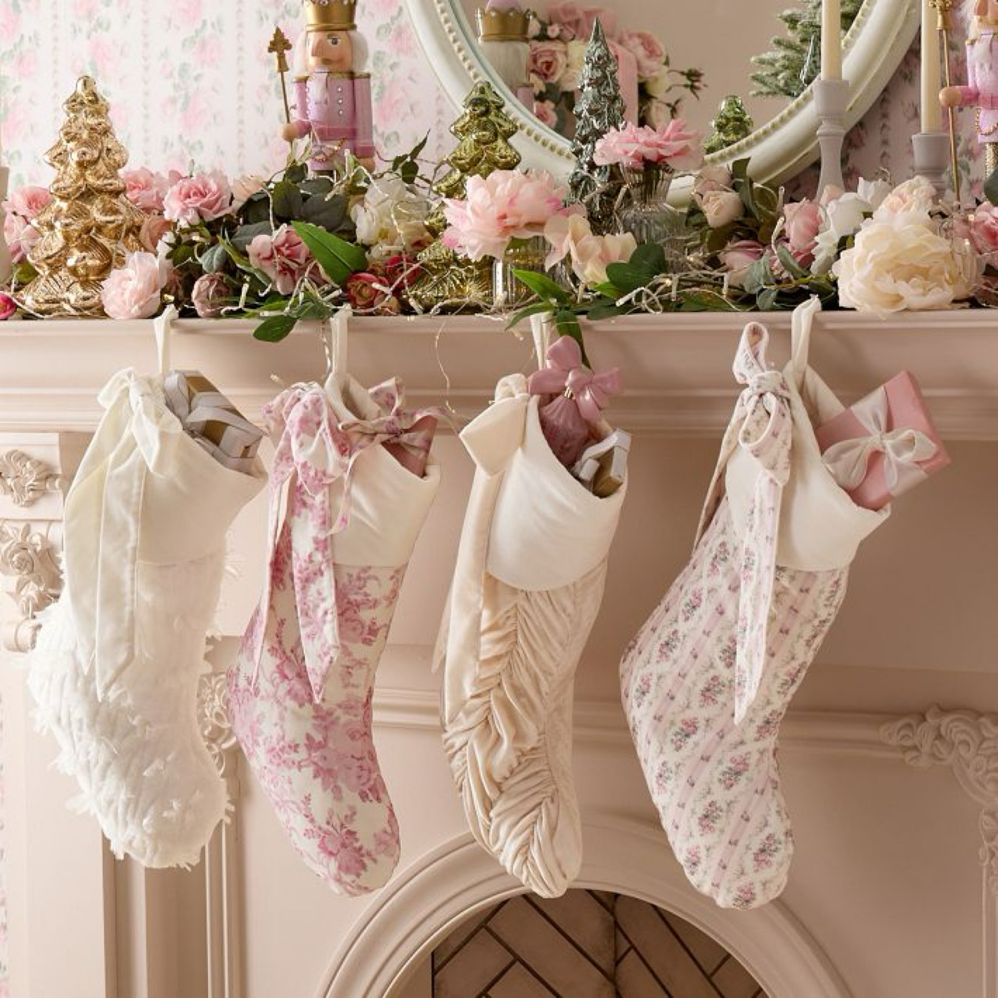 #LoveShackFancy Christmas Stockings

#newrelease #girlmom #christmasstocking



#LTKKids #LTKSeasonal #LTKStyleTip