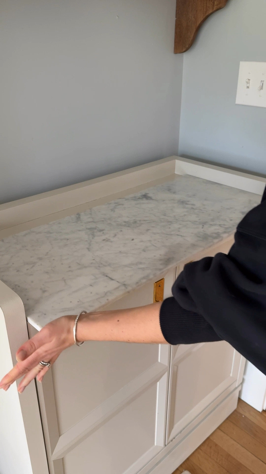 Cabinet, marble, & hardware links! 



#LTKSaleAlert #LTKHome