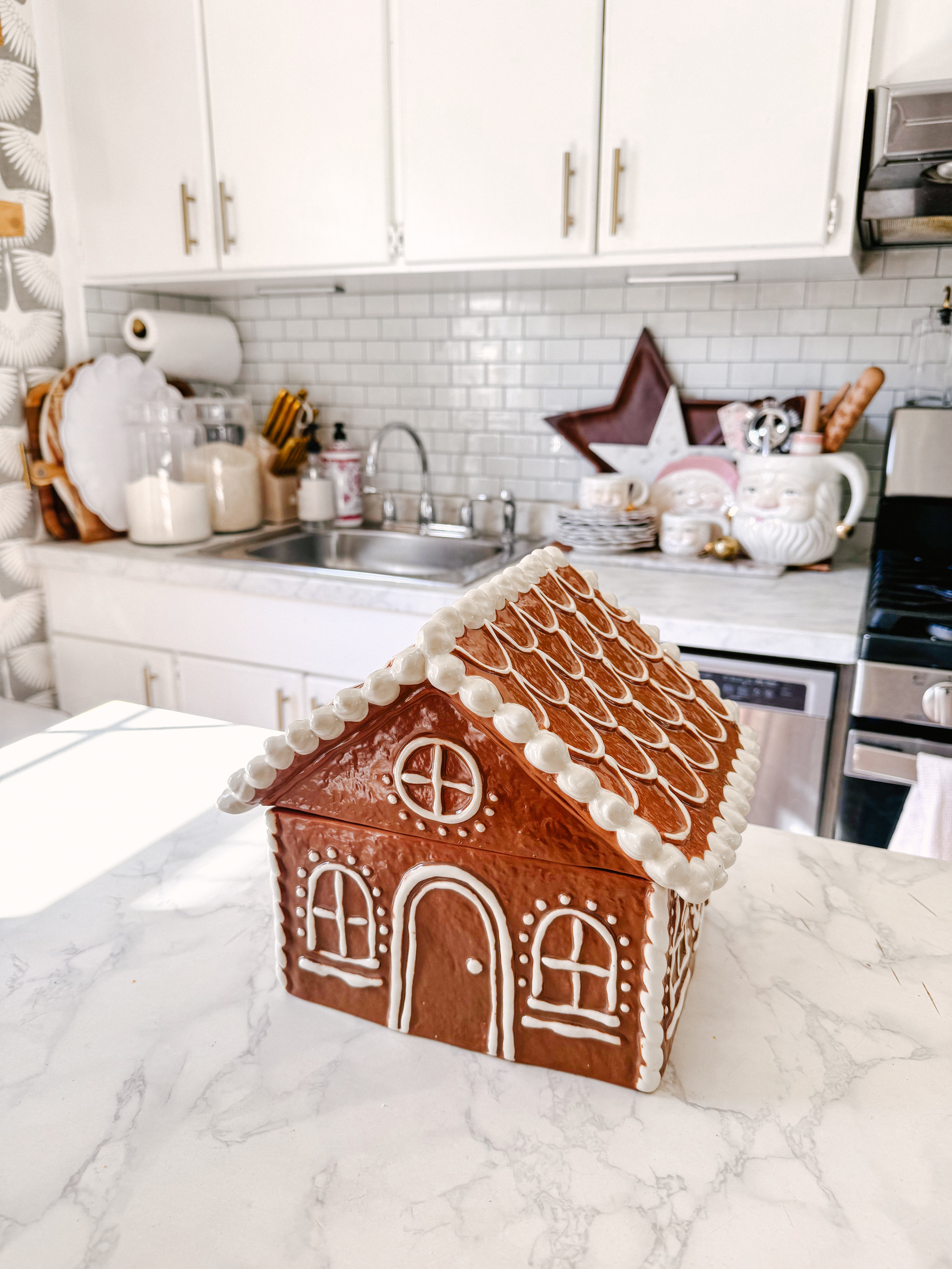 Gingerbread cookie jar
Christmas kitchen decor

#LTKHoliday #LTKSeasonal #LTKHome