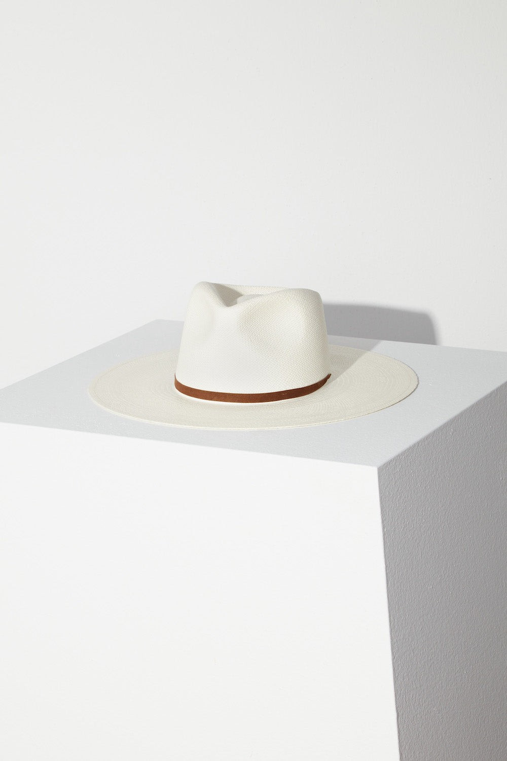 Fiona | Janessa Leone