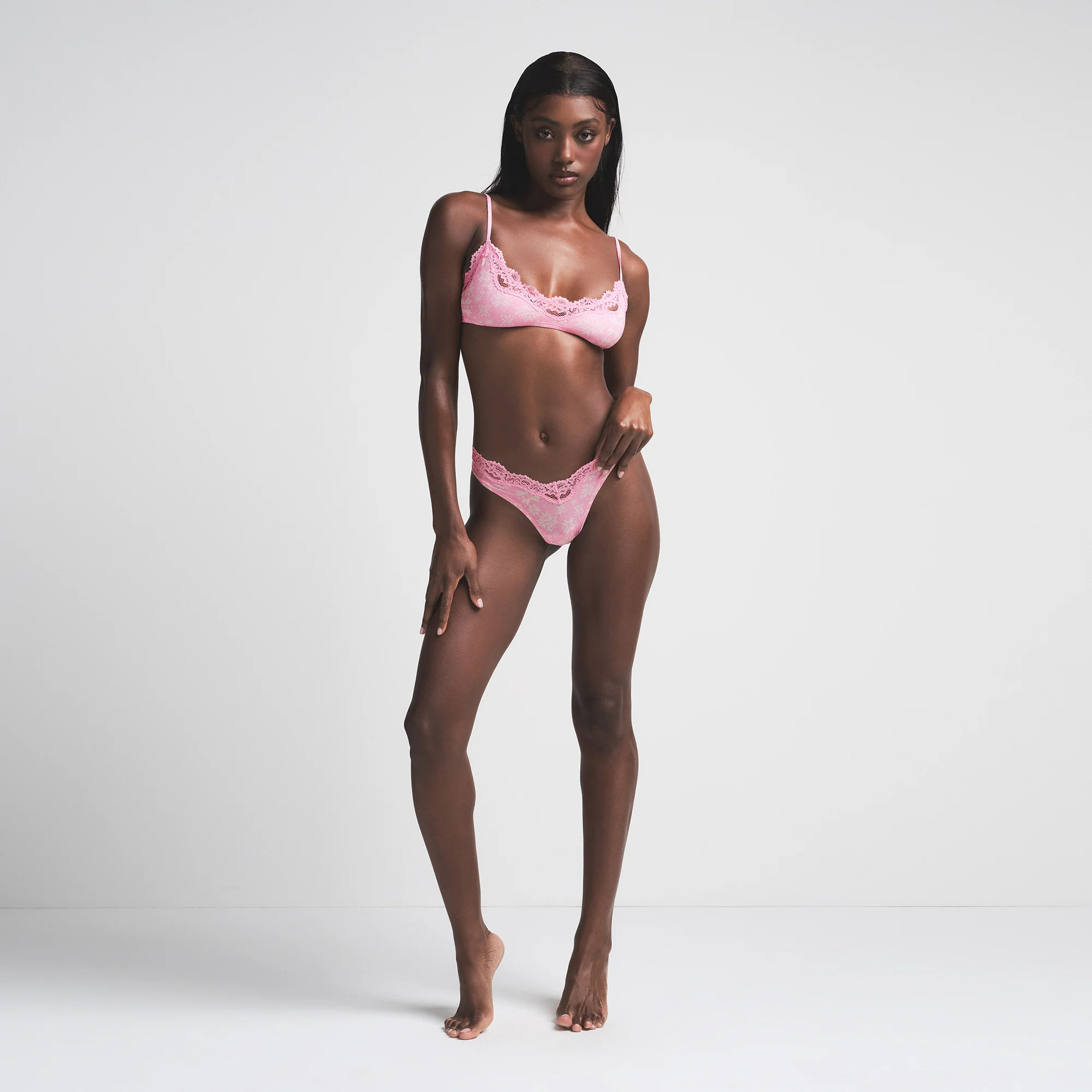 FITS EVERYBODY LACE SCOOP BRALETTE 2-PACK | BUBBLE GUM SNOWFLAKE FAIR ISLE AND CRANBERRY | SKIMS (US)