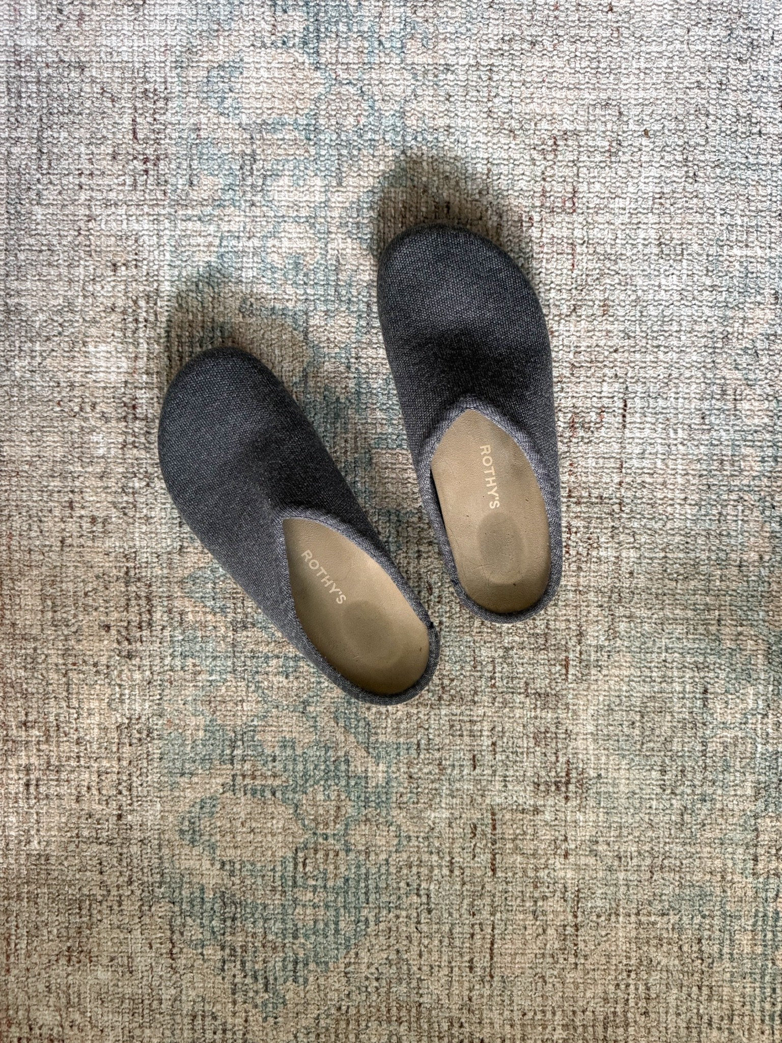I can’t recommend these clogs enough and they’re currently 25% off! I own two colors (this gorgeous gray and also the chestnut). If you’re between sizes, size down, but I find them pretty true to size. My most-worn shoe this time of year’s (running errands, aroundd the house, school drop-off) and would make the best gift for your mom, sister or friend!!