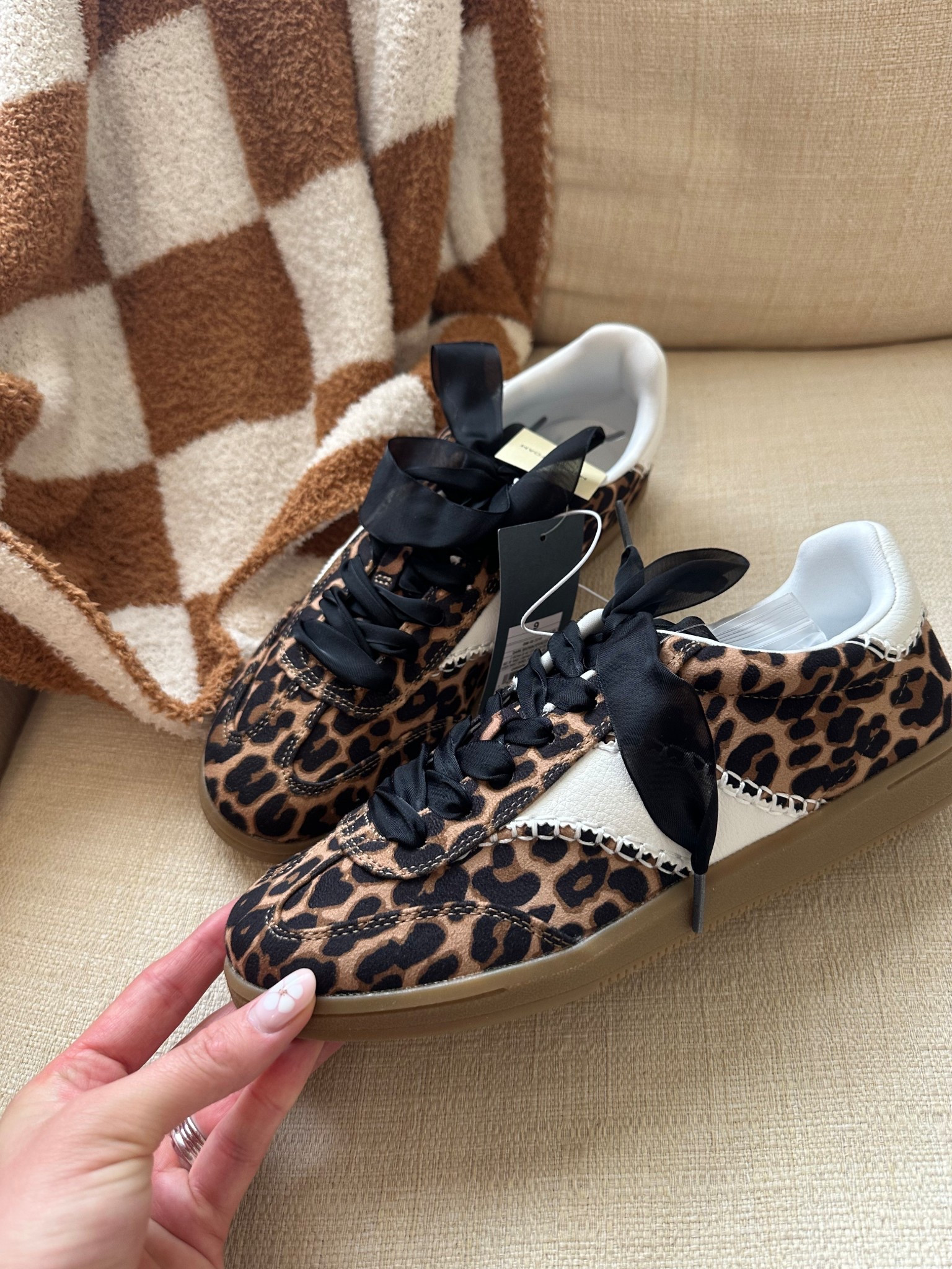 The cutest sneakers from Target 😍🖤