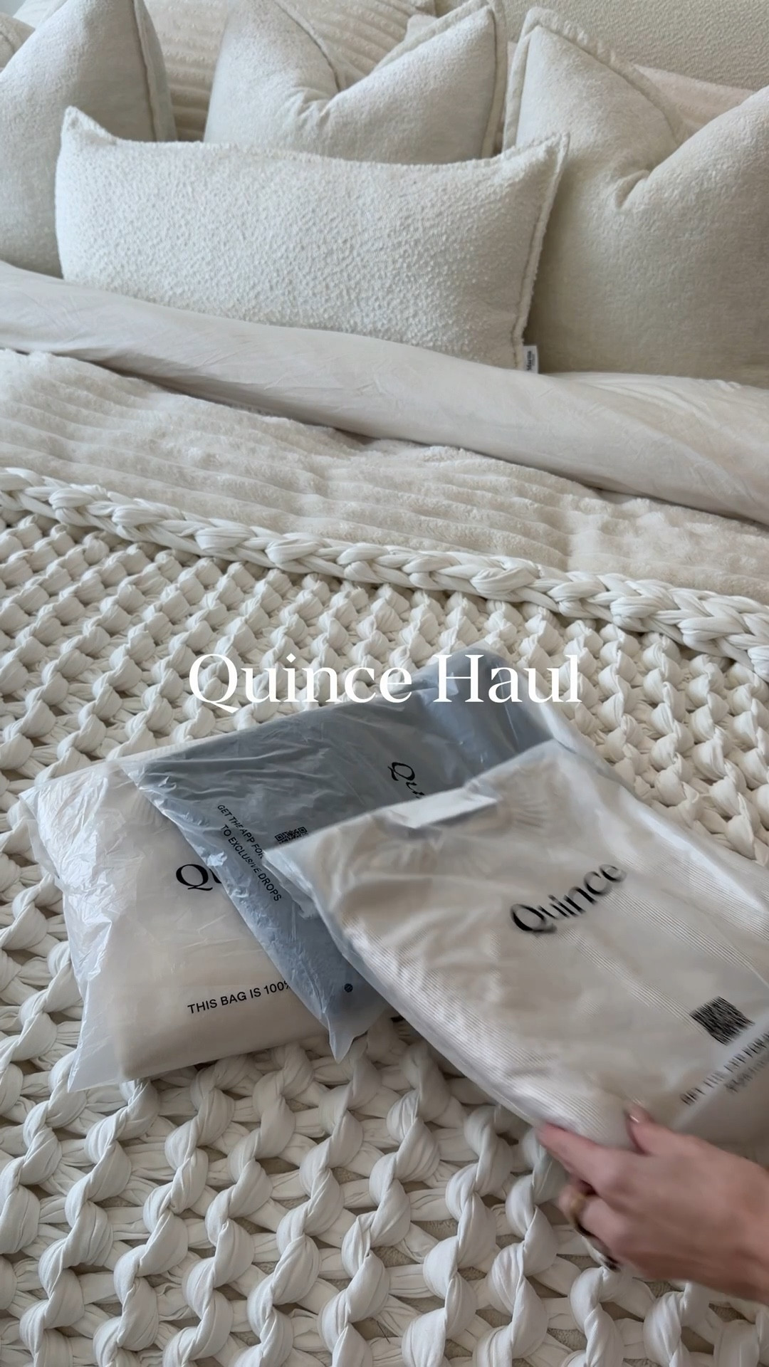 @Quince Haul 🤍🫶🏻🫶🏻 Genuinely blown away by the quality and fit of each piece! #quincepartner 
Sizing: oversized cashmere (small), organic cotton boyfriend crew (medium) and cashmere boatneck (medium) 