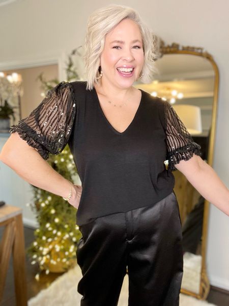 GibsonLook glitter top runs generous. Could do a size medium. Pants run true to size and are very long. 

Code Wanda10 
on all purchases with Gibsonlook 

#LTKHoliday #LTKshoecrush #LTKunder100