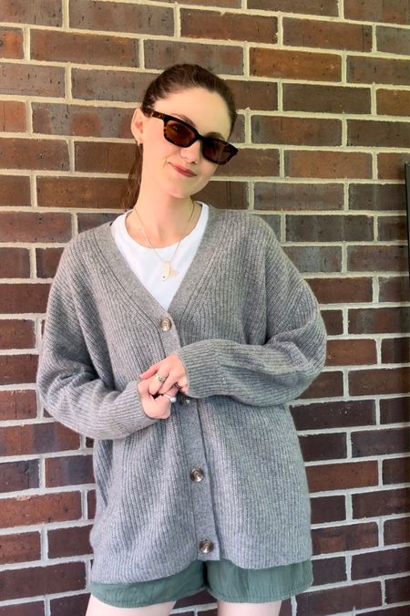 Cashmere sweater // gray sweater // oversized sweater cardigan 

#LTKStyleTip