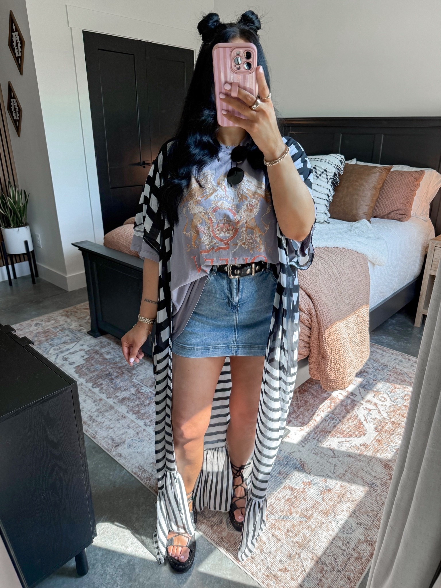 Edgy Boho OOTD 🖤

Kimono - I did link my exact one but it's currently sold out, so I linked alternatives as well!
Band Tee - one size
Denim Skort - small
Belt - 27-31

#LTKmomlife #LTKootd