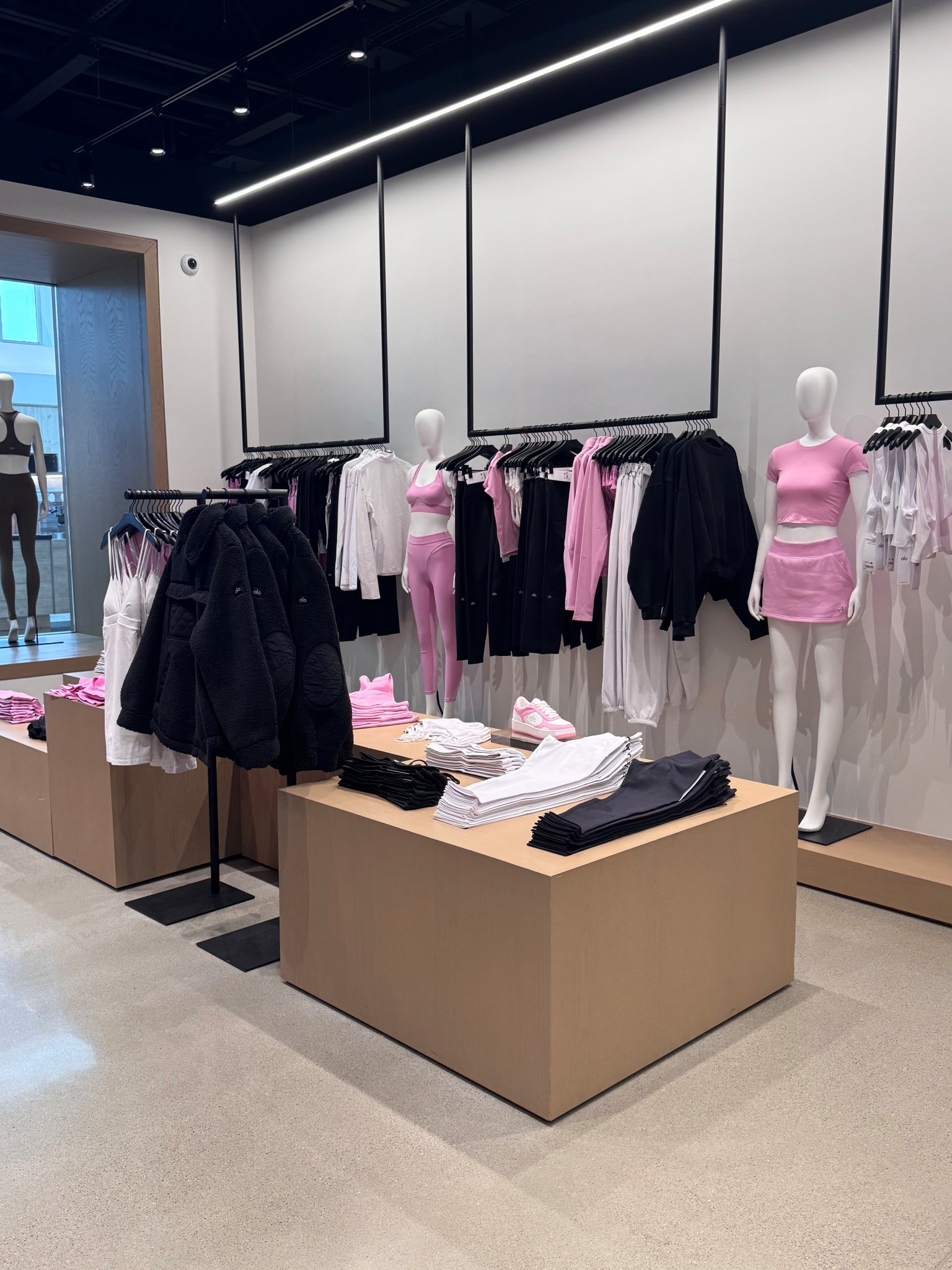 Checked out the newest candy heart pink color @Alo Yoga 💕#athleisure #aloyoga #alo 

alo yoga
alo
alo candy heart pink
athleisure wear
pink athleisure set

#LTKActive