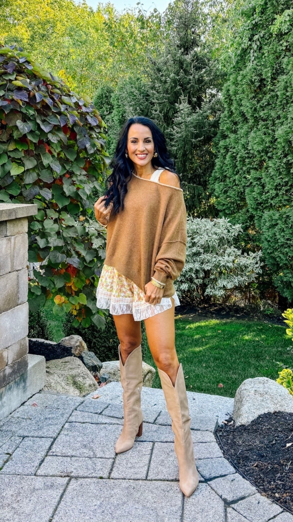 Oversized free people sweater with floral satin lace shorts and boots


#LTKFindsUnder100 #LTKSeasonal #LTKFindsUnder50