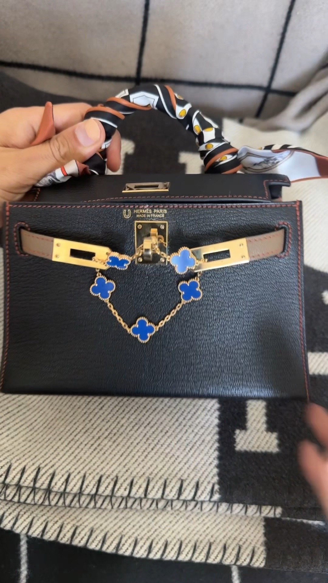 🤏🏽🙌🏽
#hermesminikelly #vancleefbracelet #bagcharms #janebirkin #bagstule

#LTKgrwm #LTKTravel #LTKU