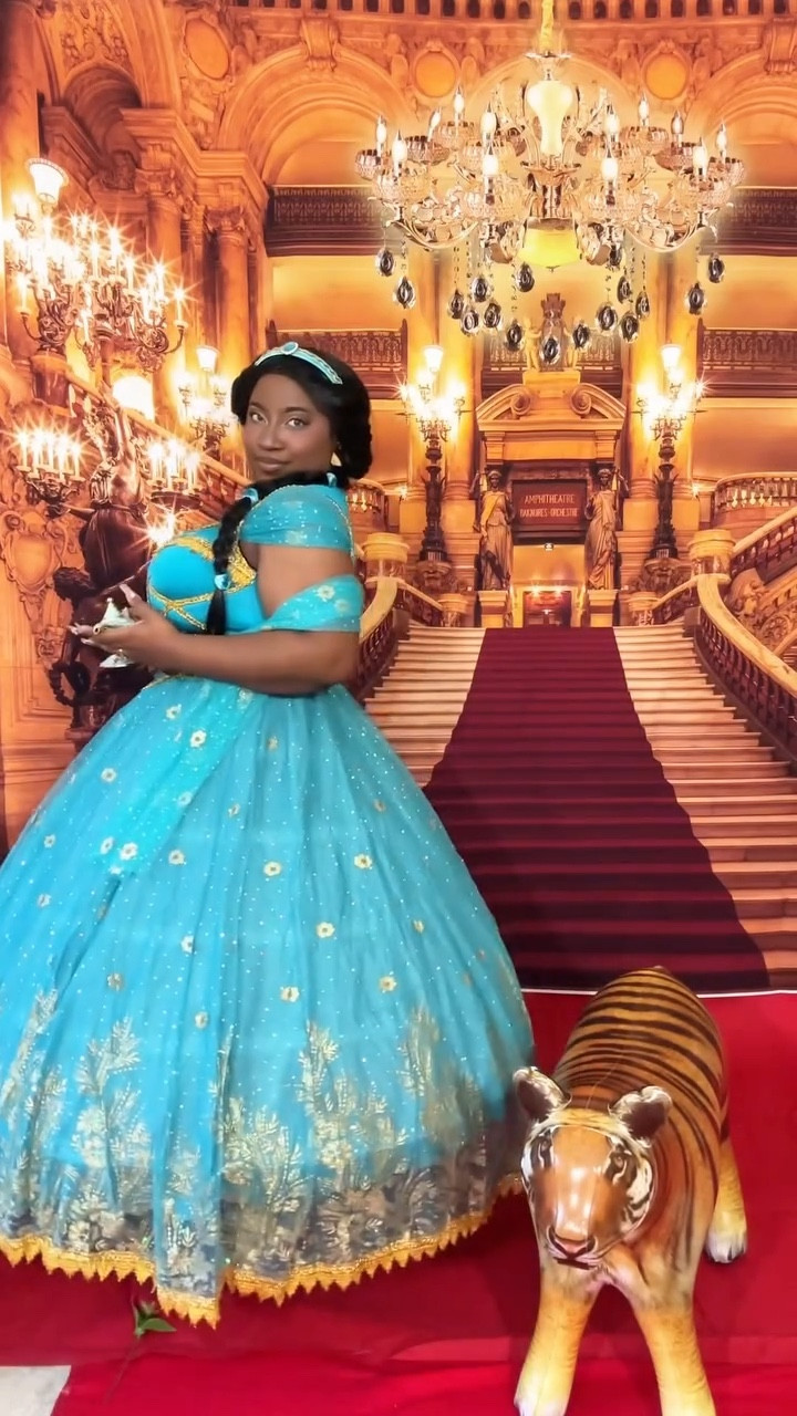 Princess Jasmine my favorite princess! 🥰🩵

Costume: @amazonfashion @disney @disneyplus 
-
-
#halloween #halloweenmakeuplook #aladdin #princessjasmine #halloweencostume #halloween🎃👻 #disneyprincess #disneyprincesses