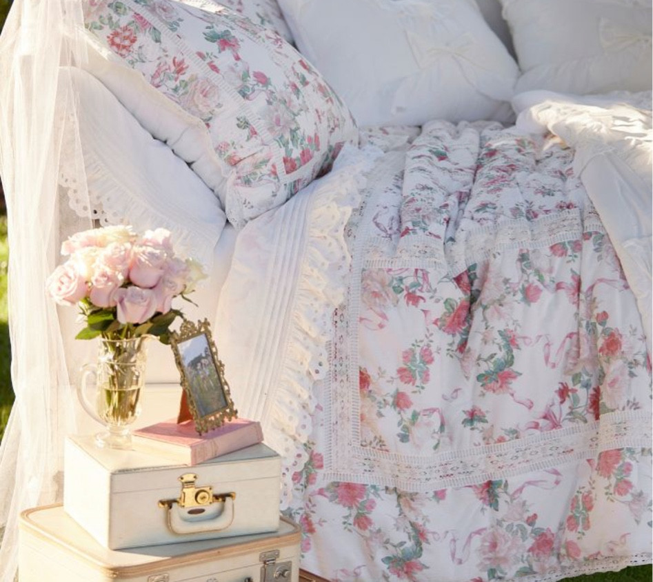 The prettiest pink floral bedding!


Love shack fancy; pottery barn; southern; grandmillennial

#LTKkids #LTKSeasonal #LTKhome