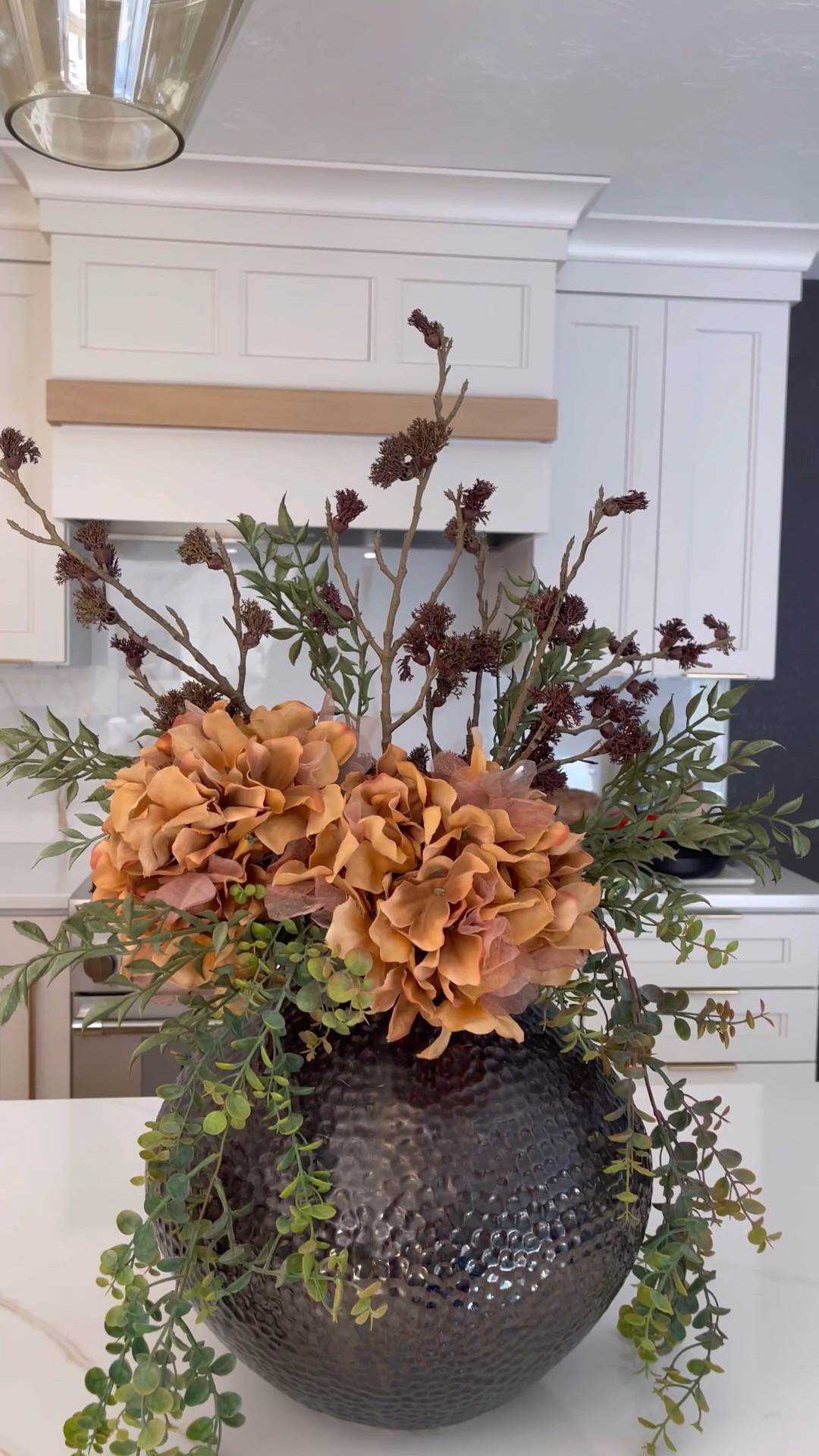 DIY fall arrangement 🍂 

I’m embarrassed to admit I just realized you can bend the stems to fit the vase…. I’ve been wrestling with wire cutters my whole adult life 🥴 



#LTKSeasonal #LTKFallSale #LTKHome