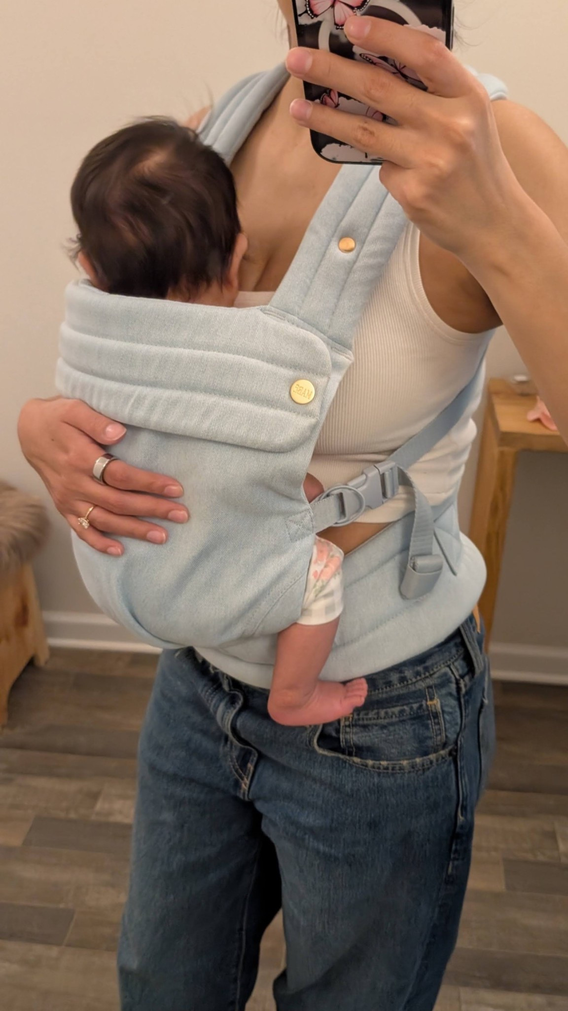 Love this denim baby carrier @mabeproducts 
Mabe monarch carrier dream wash denim
Gap x hailey extra baggy jeans (26)
AE tank

#LTKootd #LTKmomlife #LTKBaby