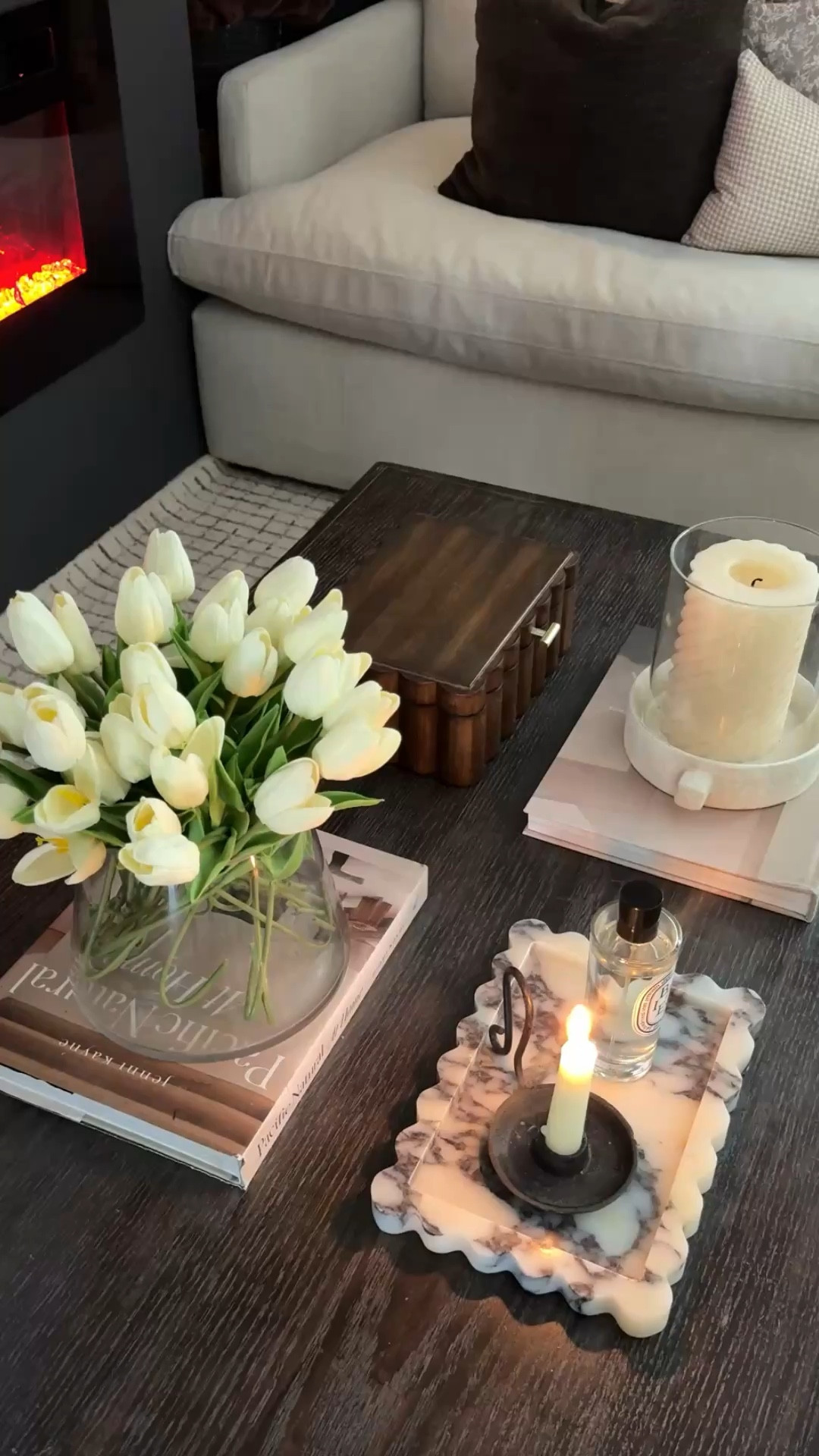 Spring coffee table views 💐