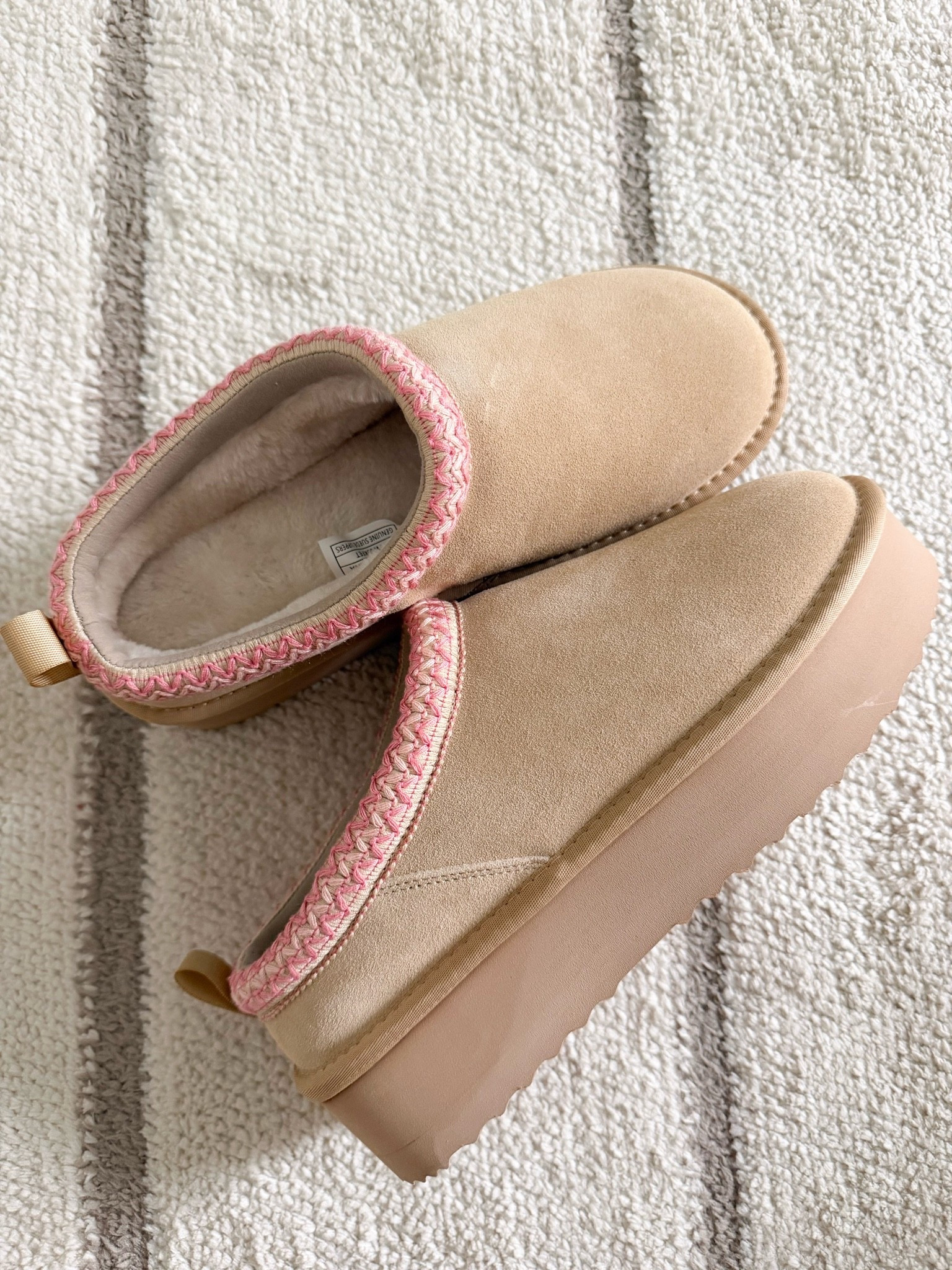 These platform slippers are a must have for the fall!

#LTKdayinmylife #LTKSeasonal
