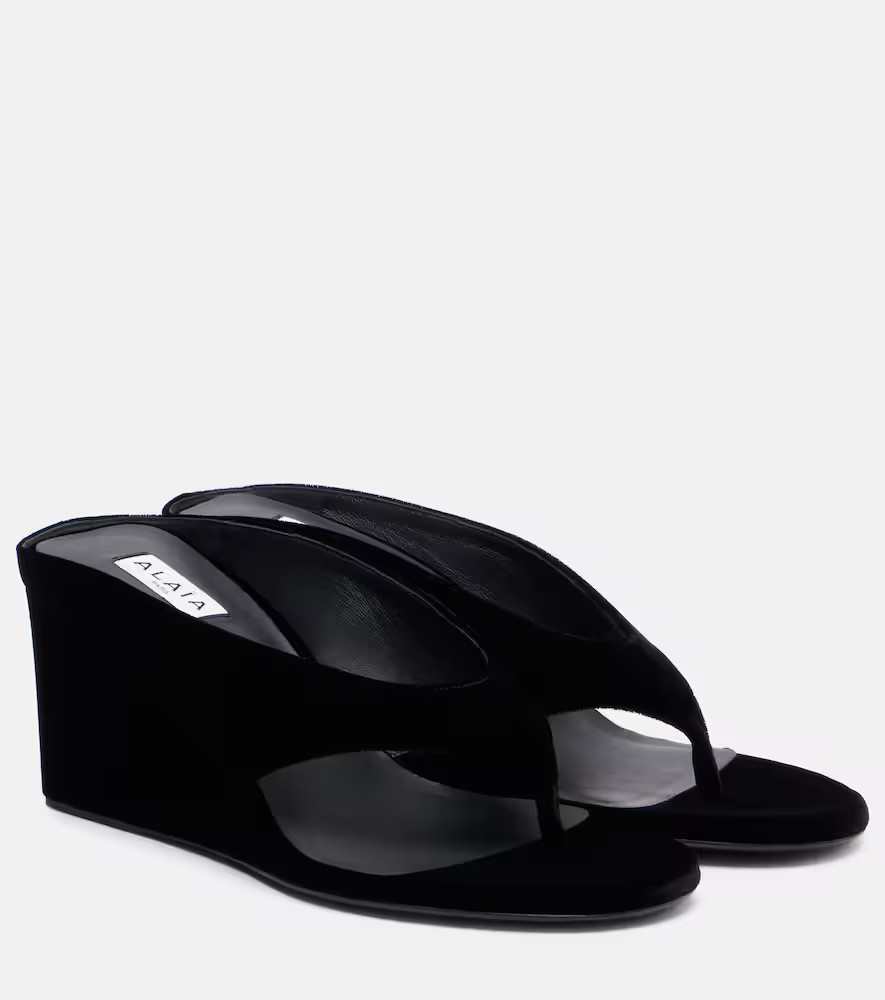 AlaÃ¯a Velvet wedge thong sandals | Mytheresa (INTL)